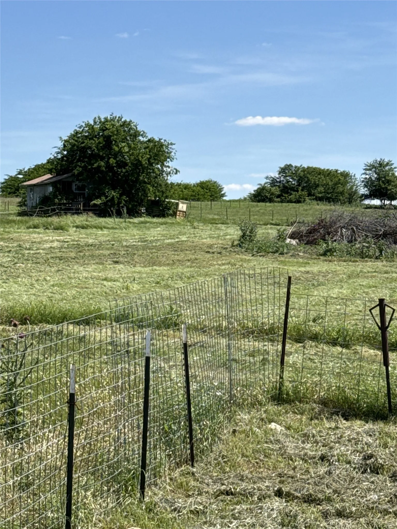 Single Family Residence For Sale in Wise County , 235 Hilltop Trail, New Fairview, Texas 76078, 3 Bedrooms, 2 Bathrooms, Garage spaces, 1,344 Sqft, built in 1994, Price $199,000, mls#21147107, Real Estate Agent in New Fairview, Homes For Sale in Wise county, Homes For Sale in New Fairview, Realtor in New Fairview Texas, Real Estate Brokerage Independent Realty Texas, Luminita Cordes Realtor