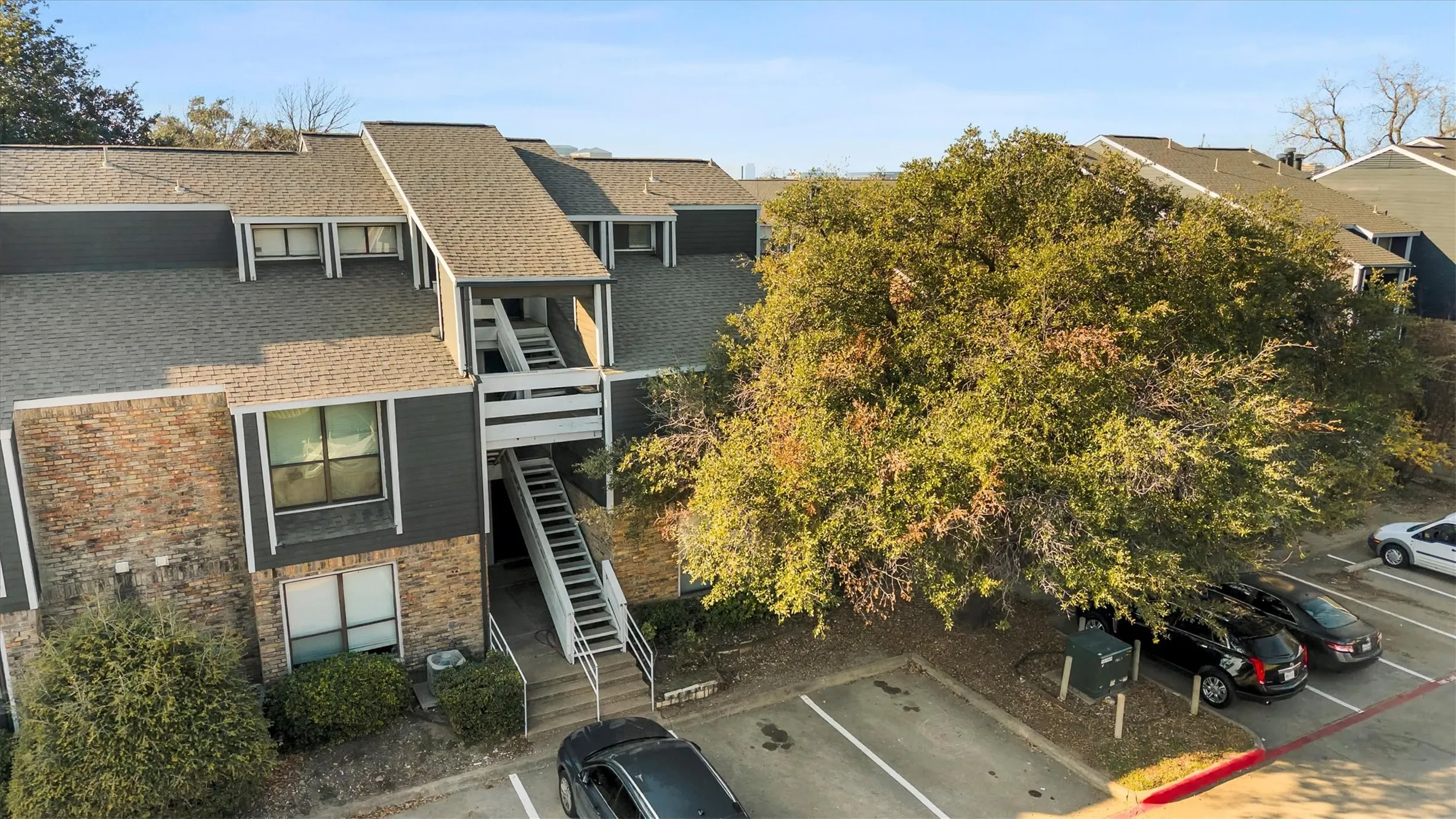 Condominium For Sale in Dallas County , 5840 Spring Valley Road 912, Dallas, Texas 75254, 2 Bedroom, 2 Bathroom, Garage spaces, 1,116 Sqft, built in 1981, mls#21146507, Real Estate Agent in Dallas, Homes For Sale in Dallas county, Homes For Sale in Dallas, Realtor in Dallas Texas, Real Estate Brokerage Independent Realty Texas, Luminita Cordes Realtor