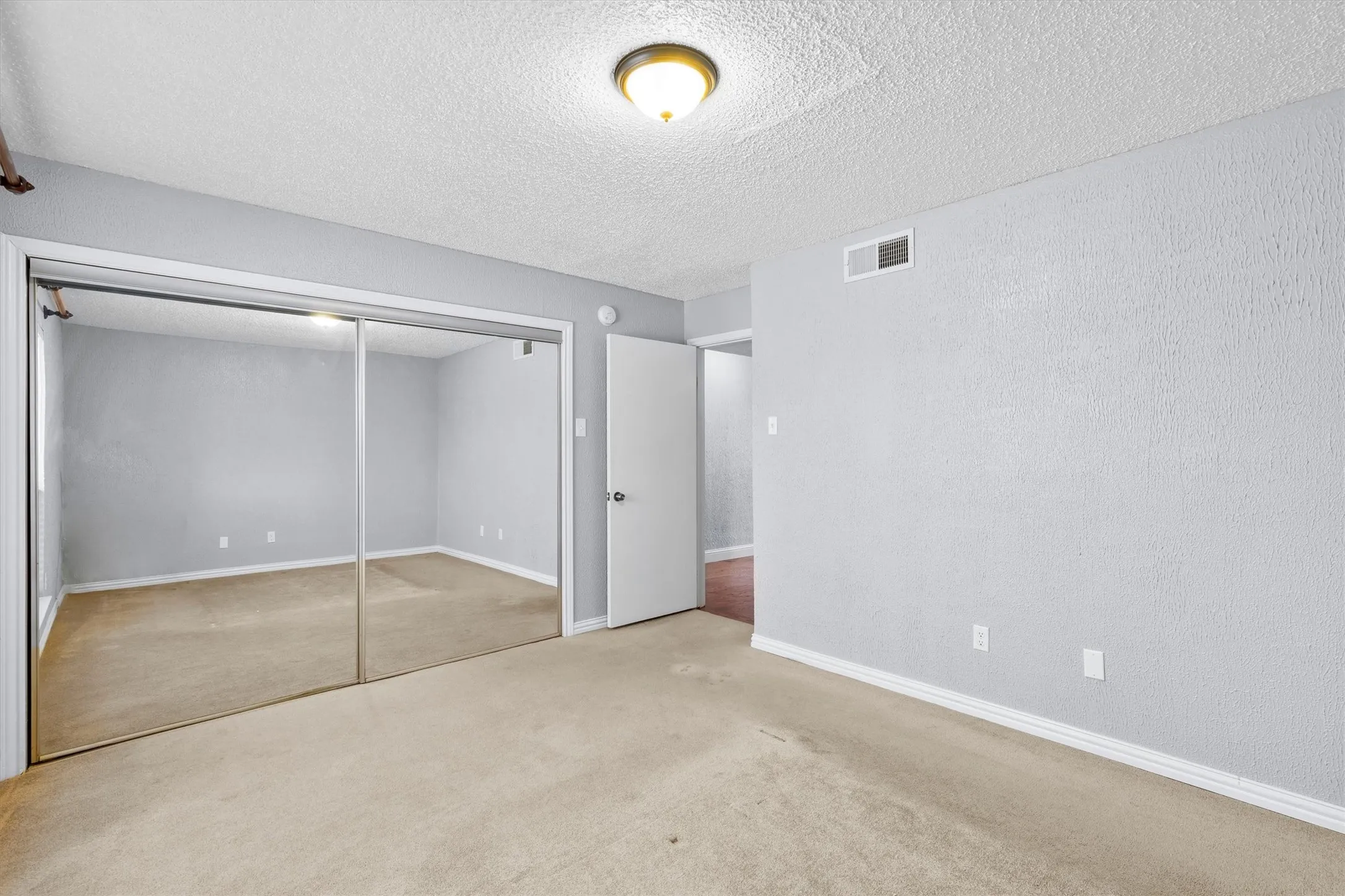 Condominium For Sale in Dallas County , 5840 Spring Valley Road 912, Dallas, Texas 75254, 2 Bedroom, 2 Bathroom, Garage spaces, 1,116 Sqft, built in 1981, mls#21146507, Real Estate Agent in Dallas, Homes For Sale in Dallas county, Homes For Sale in Dallas, Realtor in Dallas Texas, Real Estate Brokerage Independent Realty Texas, Luminita Cordes Realtor
