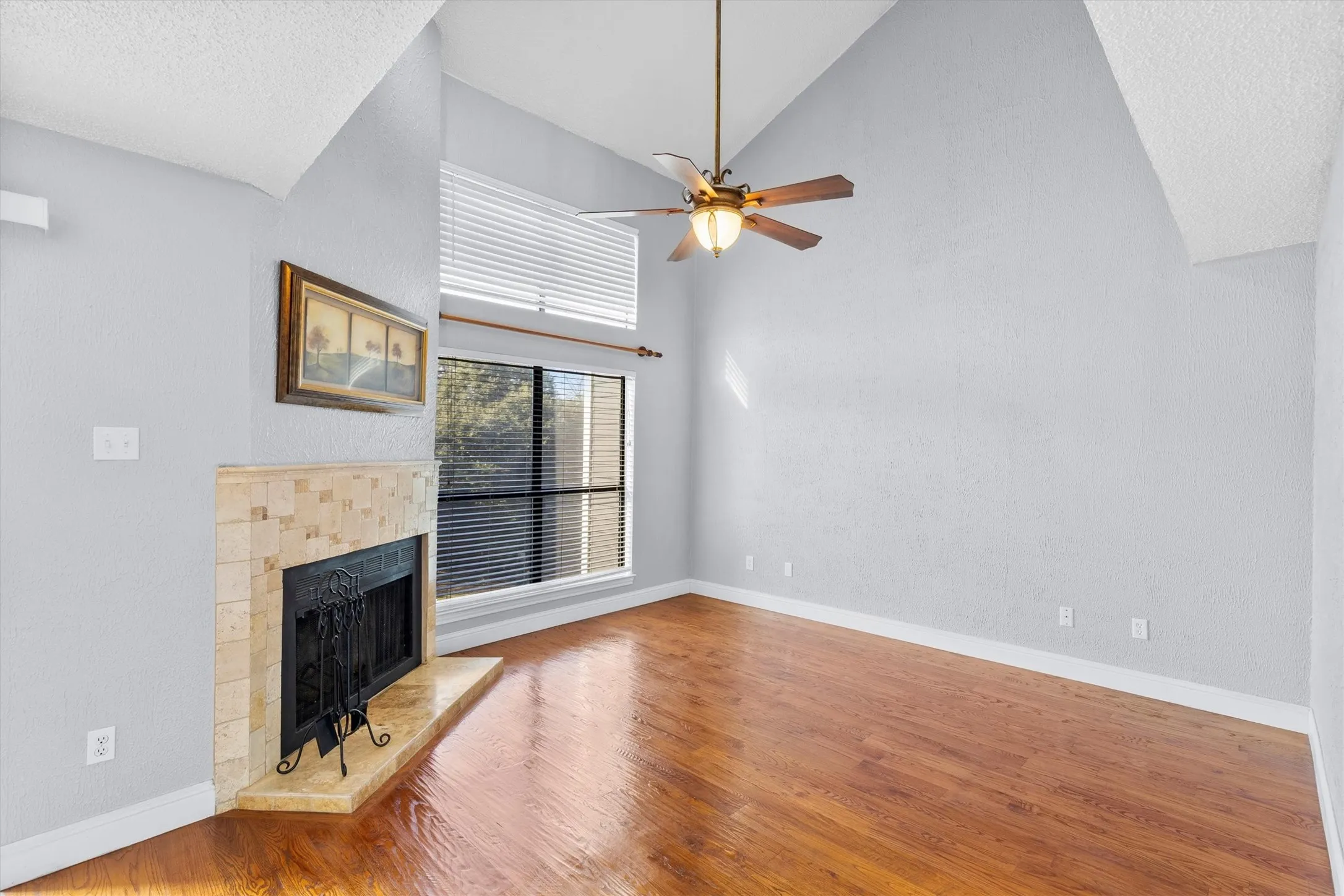 Condominium For Sale in Dallas County , 5840 Spring Valley Road 912, Dallas, Texas 75254, 2 Bedroom, 2 Bathroom, Garage spaces, 1,116 Sqft, built in 1981, mls#21146507, Real Estate Agent in Dallas, Homes For Sale in Dallas county, Homes For Sale in Dallas, Realtor in Dallas Texas, Real Estate Brokerage Independent Realty Texas, Luminita Cordes Realtor