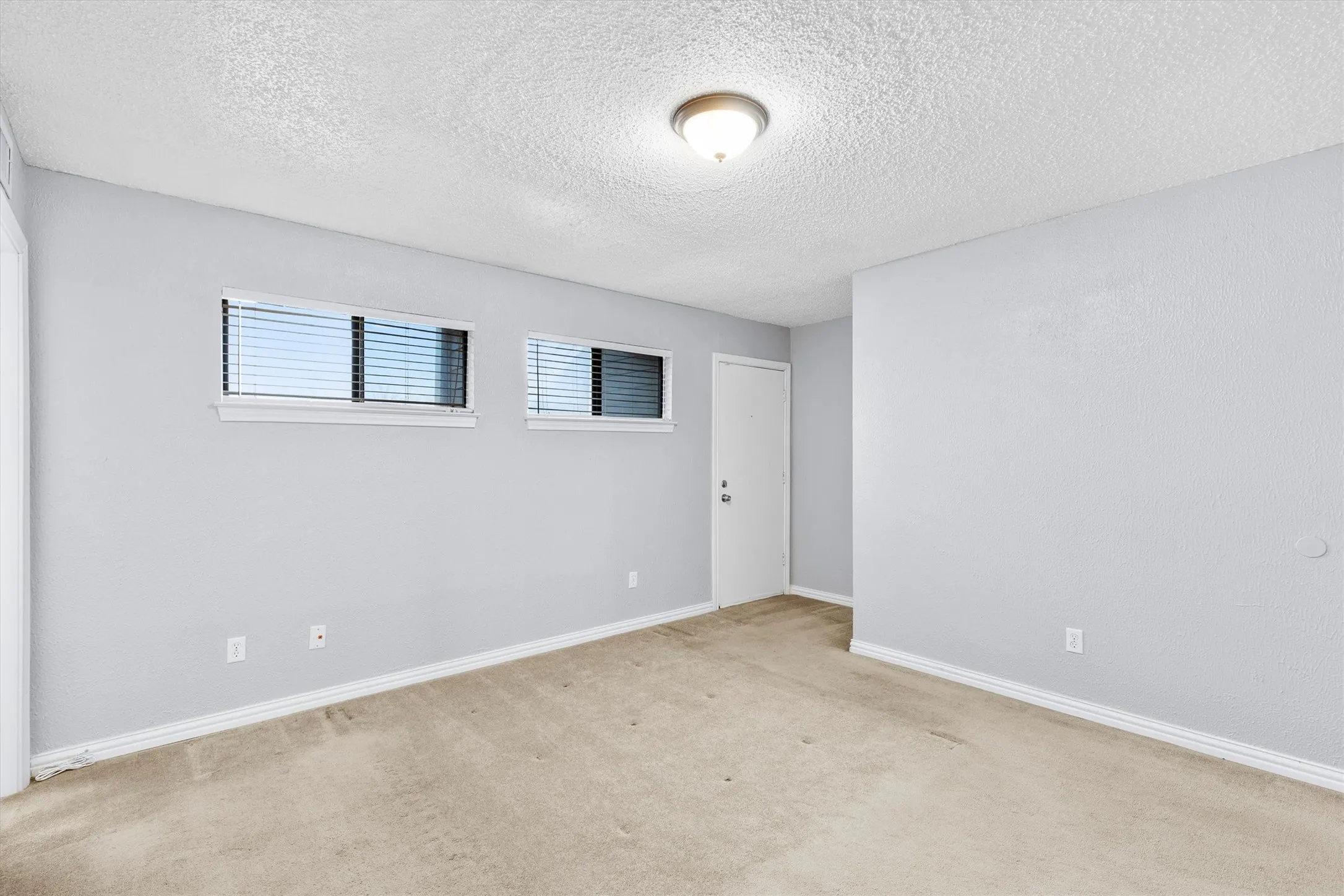 Condominium For Sale in Dallas County , 5840 Spring Valley Road 912, Dallas, Texas 75254, 2 Bedroom, 2 Bathroom, Garage spaces, 1,116 Sqft, built in 1981, mls#21146507, Real Estate Agent in Dallas, Homes For Sale in Dallas county, Homes For Sale in Dallas, Realtor in Dallas Texas, Real Estate Brokerage Independent Realty Texas, Luminita Cordes Realtor