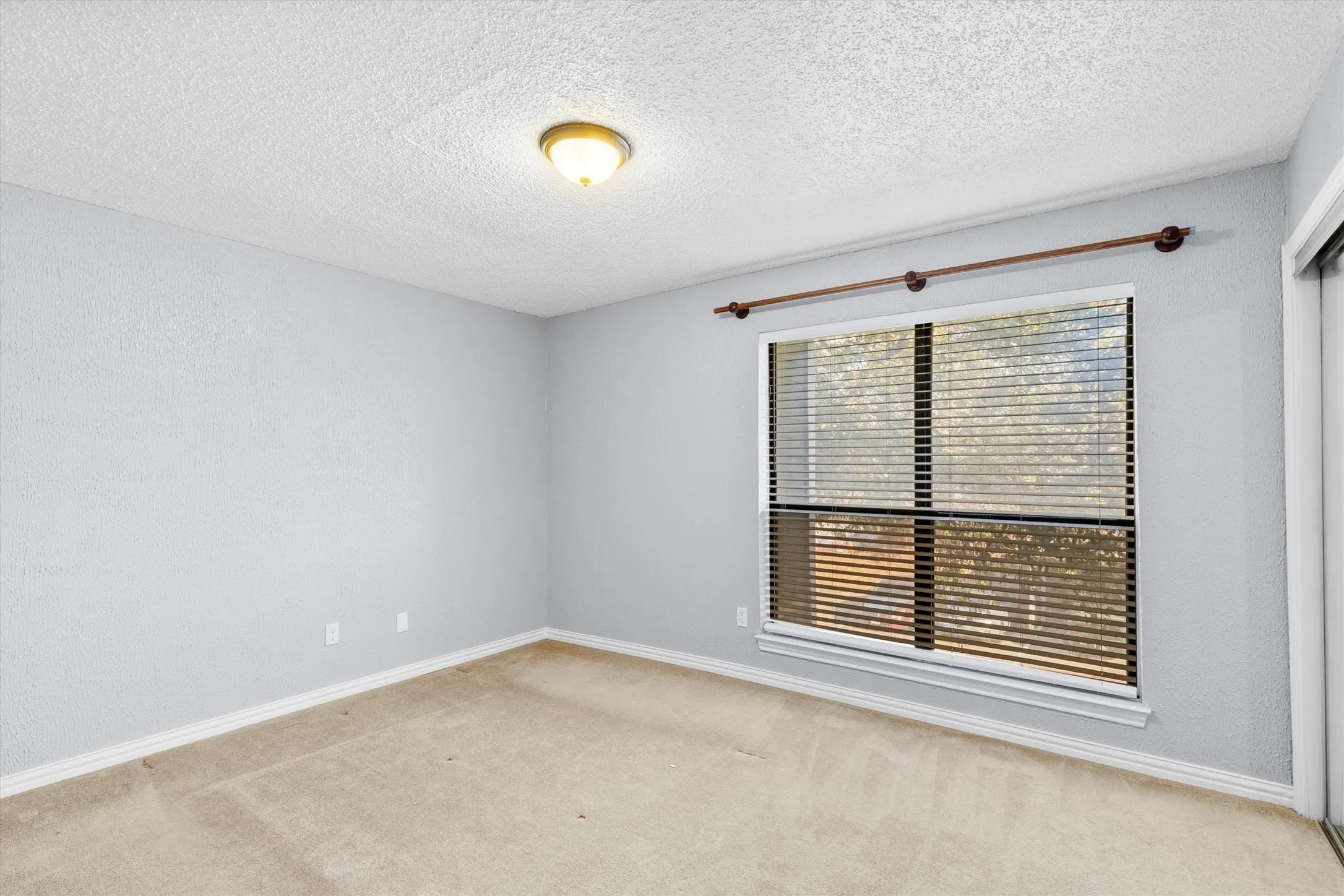Condominium For Sale in Dallas County , 5840 Spring Valley Road 912, Dallas, Texas 75254, 2 Bedroom, 2 Bathroom, Garage spaces, 1,116 Sqft, built in 1981, mls#21146507, Real Estate Agent in Dallas, Homes For Sale in Dallas county, Homes For Sale in Dallas, Realtor in Dallas Texas, Real Estate Brokerage Independent Realty Texas, Luminita Cordes Realtor