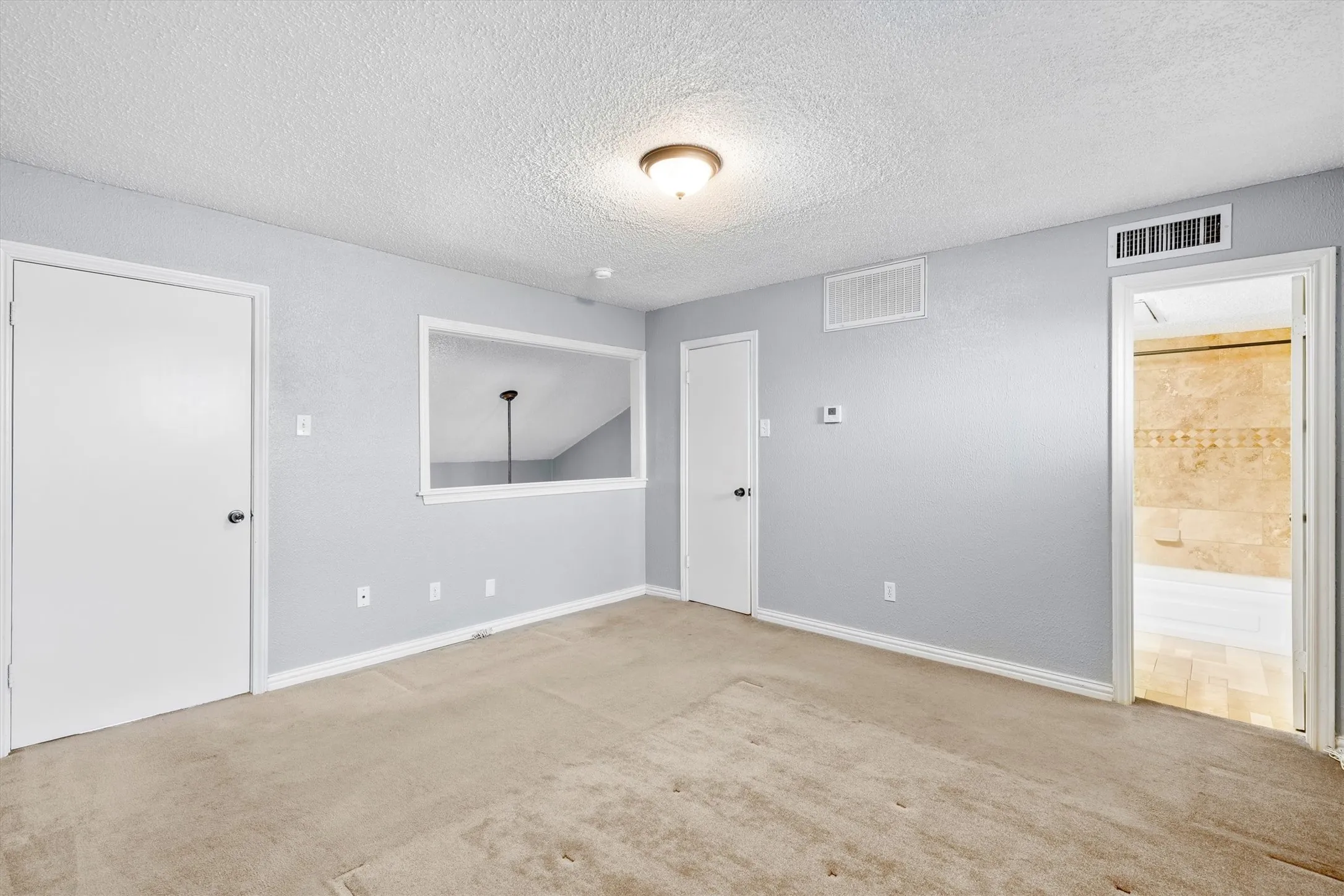Condominium For Sale in Dallas County , 5840 Spring Valley Road 912, Dallas, Texas 75254, 2 Bedroom, 2 Bathroom, Garage spaces, 1,116 Sqft, built in 1981, mls#21146507, Real Estate Agent in Dallas, Homes For Sale in Dallas county, Homes For Sale in Dallas, Realtor in Dallas Texas, Real Estate Brokerage Independent Realty Texas, Luminita Cordes Realtor