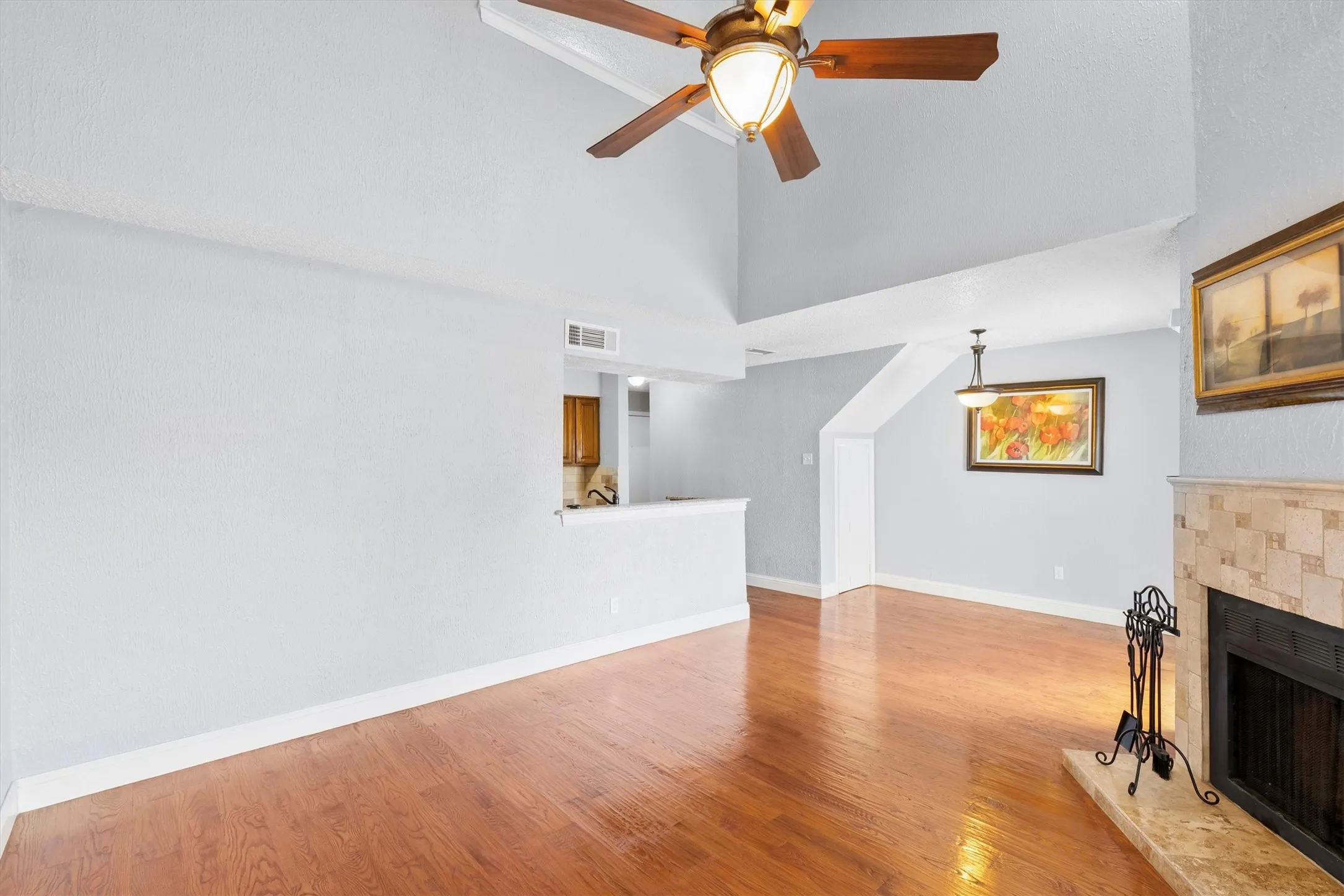 Condominium For Sale in Dallas County , 5840 Spring Valley Road 912, Dallas, Texas 75254, 2 Bedroom, 2 Bathroom, Garage spaces, 1,116 Sqft, built in 1981, mls#21146507, Real Estate Agent in Dallas, Homes For Sale in Dallas county, Homes For Sale in Dallas, Realtor in Dallas Texas, Real Estate Brokerage Independent Realty Texas, Luminita Cordes Realtor