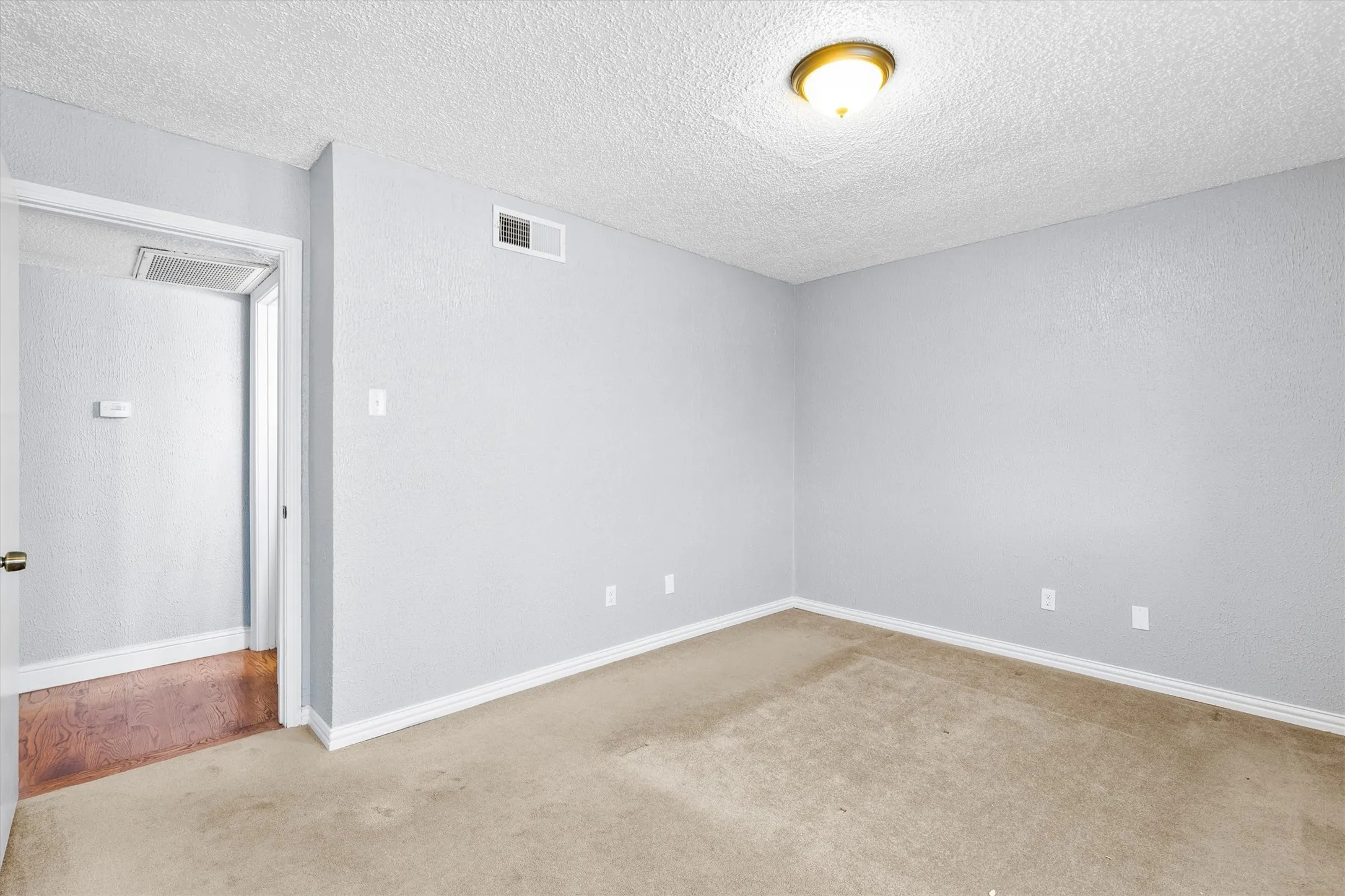 Condominium For Sale in Dallas County , 5840 Spring Valley Road 912, Dallas, Texas 75254, 2 Bedroom, 2 Bathroom, Garage spaces, 1,116 Sqft, built in 1981, mls#21146507, Real Estate Agent in Dallas, Homes For Sale in Dallas county, Homes For Sale in Dallas, Realtor in Dallas Texas, Real Estate Brokerage Independent Realty Texas, Luminita Cordes Realtor