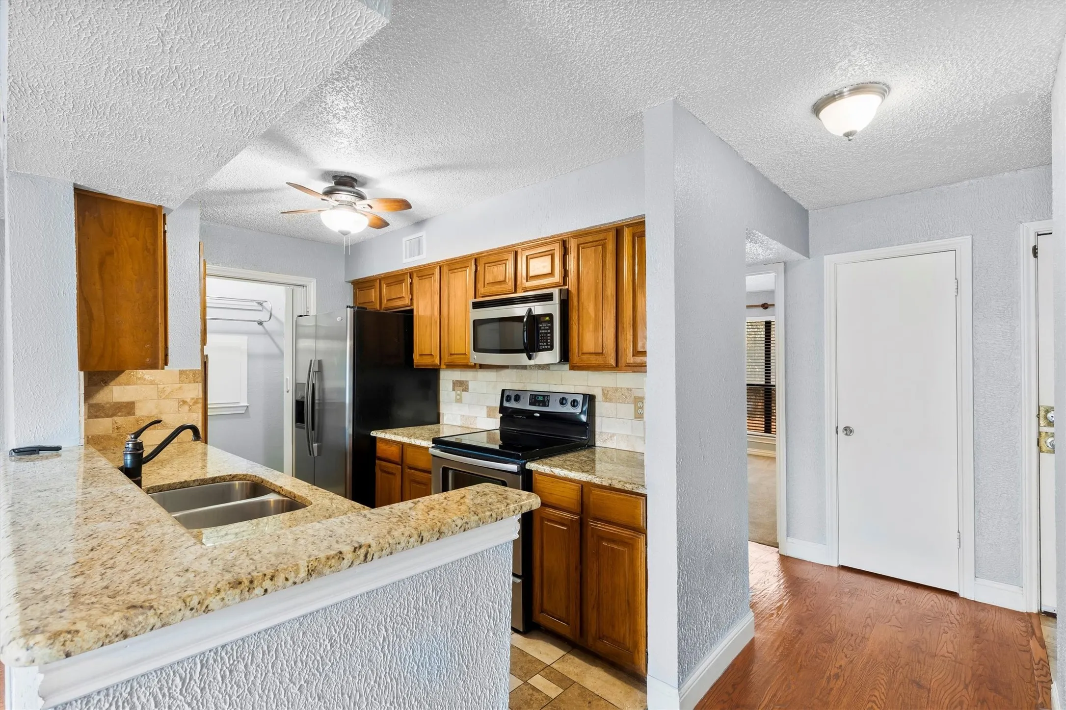Condominium For Sale in Dallas County , 5840 Spring Valley Road 912, Dallas, Texas 75254, 2 Bedroom, 2 Bathroom, Garage spaces, 1,116 Sqft, built in 1981, mls#21146507, Real Estate Agent in Dallas, Homes For Sale in Dallas county, Homes For Sale in Dallas, Realtor in Dallas Texas, Real Estate Brokerage Independent Realty Texas, Luminita Cordes Realtor