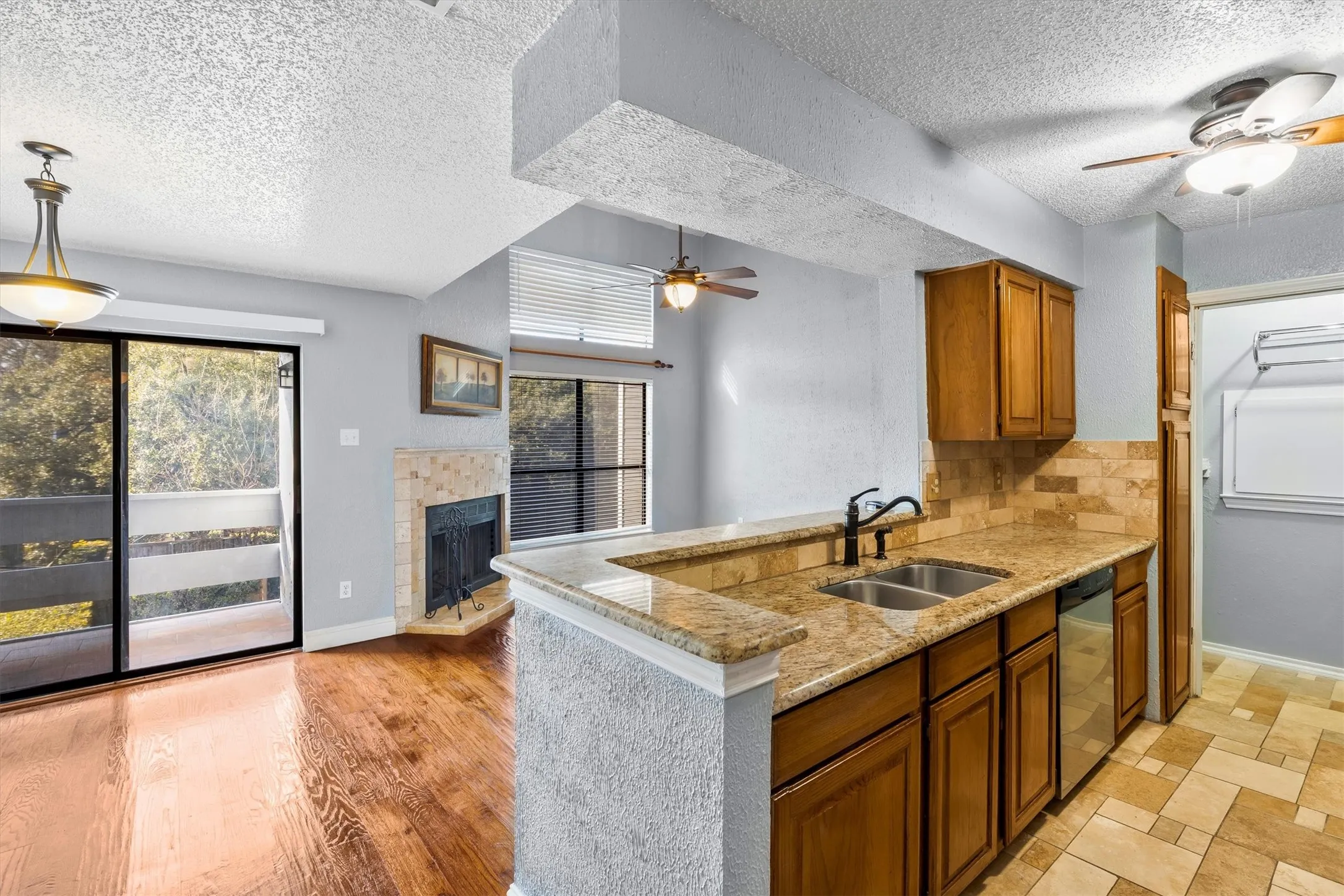Condominium For Sale in Dallas County , 5840 Spring Valley Road 912, Dallas, Texas 75254, 2 Bedroom, 2 Bathroom, Garage spaces, 1,116 Sqft, built in 1981, mls#21146507, Real Estate Agent in Dallas, Homes For Sale in Dallas county, Homes For Sale in Dallas, Realtor in Dallas Texas, Real Estate Brokerage Independent Realty Texas, Luminita Cordes Realtor