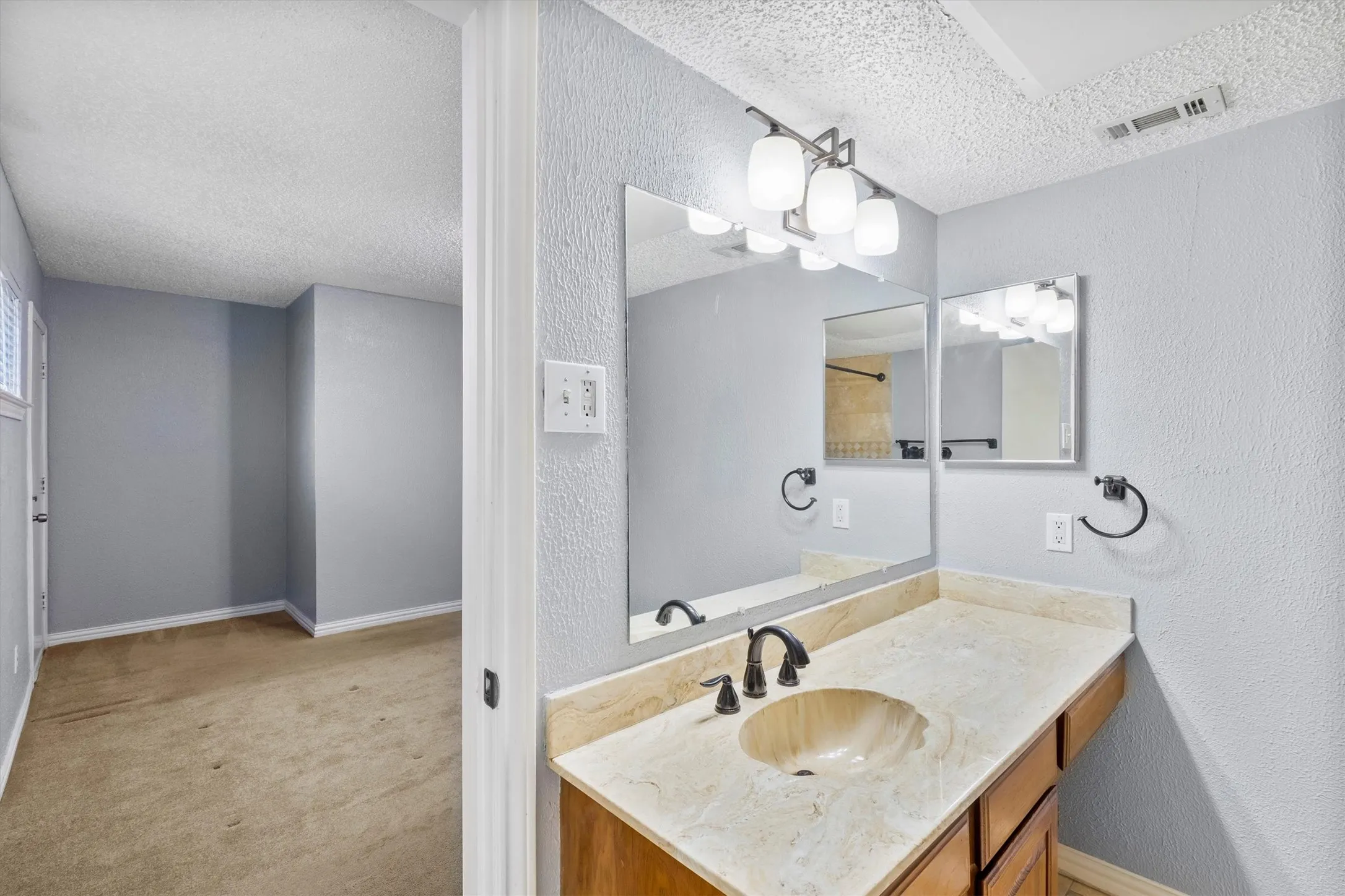 Condominium For Sale in Dallas County , 5840 Spring Valley Road 912, Dallas, Texas 75254, 2 Bedroom, 2 Bathroom, Garage spaces, 1,116 Sqft, built in 1981, mls#21146507, Real Estate Agent in Dallas, Homes For Sale in Dallas county, Homes For Sale in Dallas, Realtor in Dallas Texas, Real Estate Brokerage Independent Realty Texas, Luminita Cordes Realtor