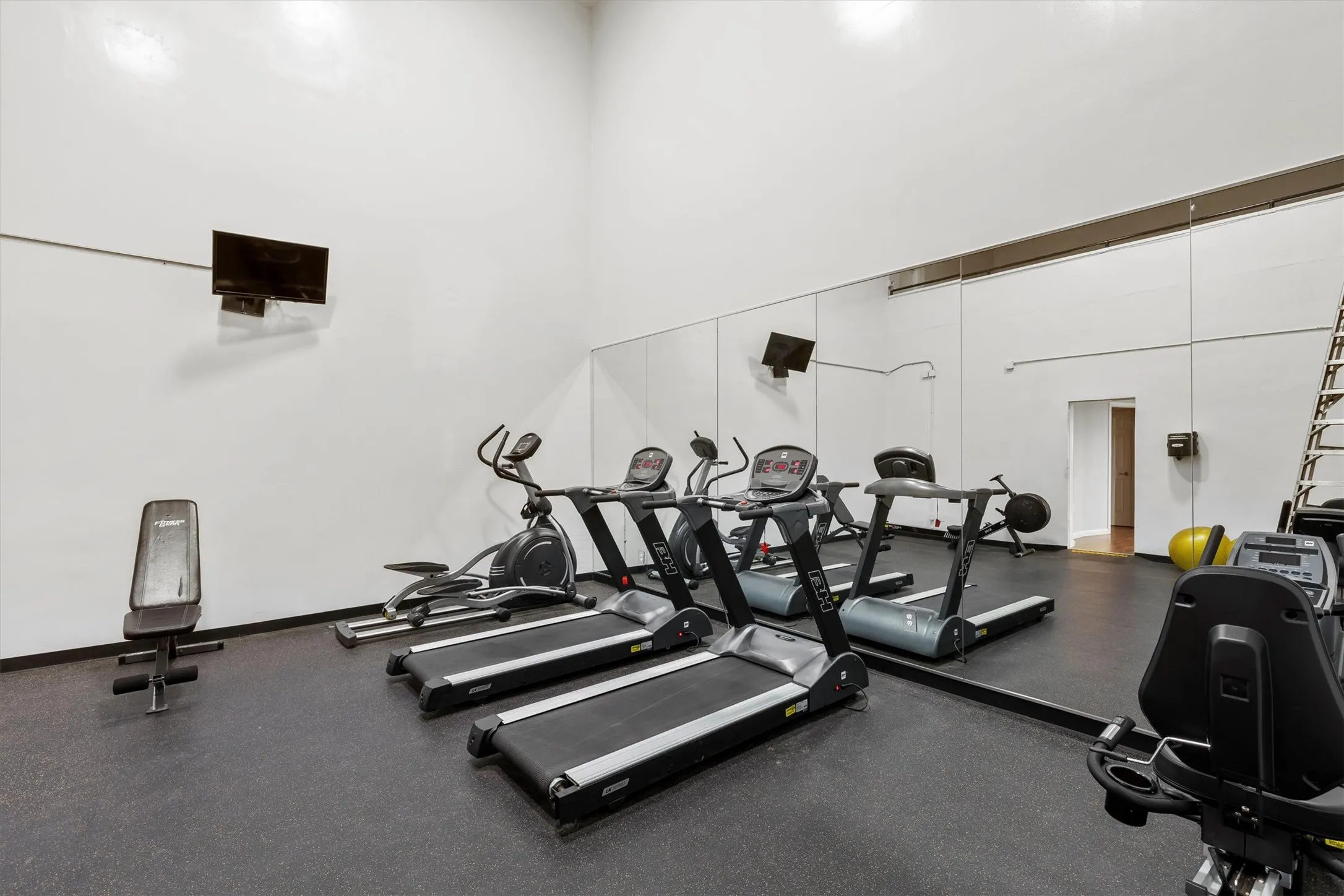 Condominium For Sale in Dallas County , 5840 Spring Valley Road 912, Dallas, Texas 75254, 2 Bedroom, 2 Bathroom, Garage spaces, 1,116 Sqft, built in 1981, mls#21146507, Real Estate Agent in Dallas, Homes For Sale in Dallas county, Homes For Sale in Dallas, Realtor in Dallas Texas, Real Estate Brokerage Independent Realty Texas, Luminita Cordes Realtor