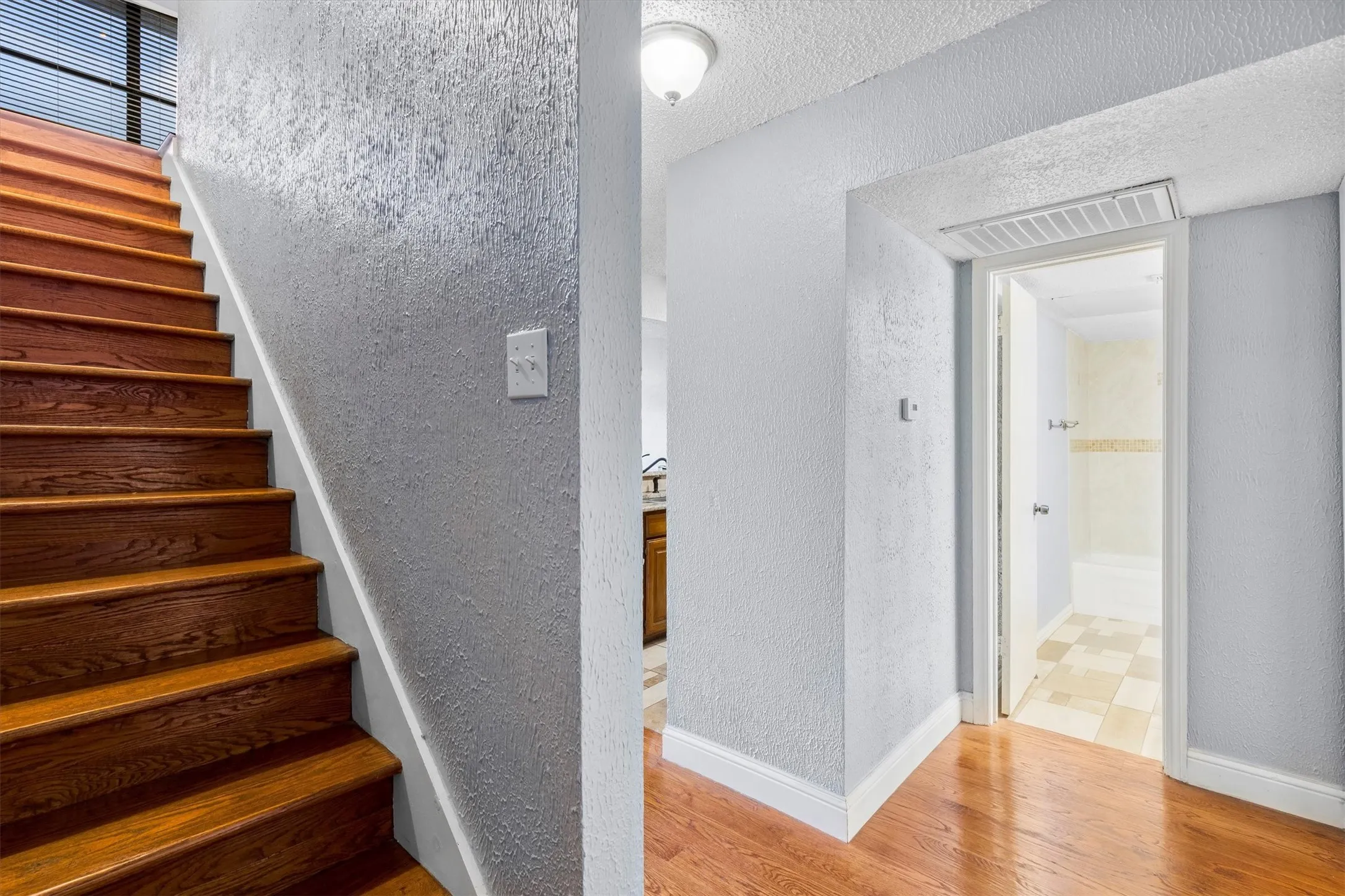 Condominium For Sale in Dallas County , 5840 Spring Valley Road 912, Dallas, Texas 75254, 2 Bedroom, 2 Bathroom, Garage spaces, 1,116 Sqft, built in 1981, mls#21146507, Real Estate Agent in Dallas, Homes For Sale in Dallas county, Homes For Sale in Dallas, Realtor in Dallas Texas, Real Estate Brokerage Independent Realty Texas, Luminita Cordes Realtor