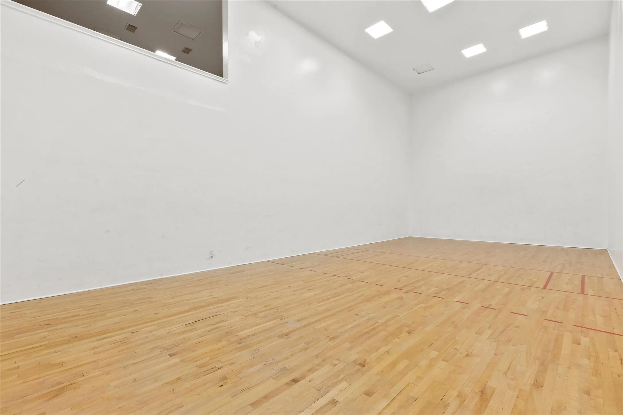 Condominium For Sale in Dallas County , 5840 Spring Valley Road 912, Dallas, Texas 75254, 2 Bedroom, 2 Bathroom, Garage spaces, 1,116 Sqft, built in 1981, mls#21146507, Real Estate Agent in Dallas, Homes For Sale in Dallas county, Homes For Sale in Dallas, Realtor in Dallas Texas, Real Estate Brokerage Independent Realty Texas, Luminita Cordes Realtor