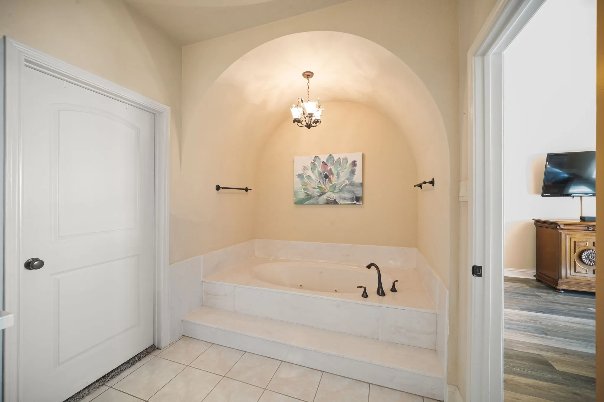 Single Family Residence For Sale in Ellis County , 155 Lakeshore Drive, Waxahachie, Texas 75165, 4 Bedroom, 3 Bathroom, 2 Garage spaces, 3,459 Sqft, built in 2008, Preowned, mls#21144075, Real Estate Agent in Waxahachie, Homes For Sale in Ellis county, Homes For Sale in Waxahachie, Realtor in Waxahachie Texas, Real Estate Brokerage Independent Realty Texas, Luminita Cordes Realtor