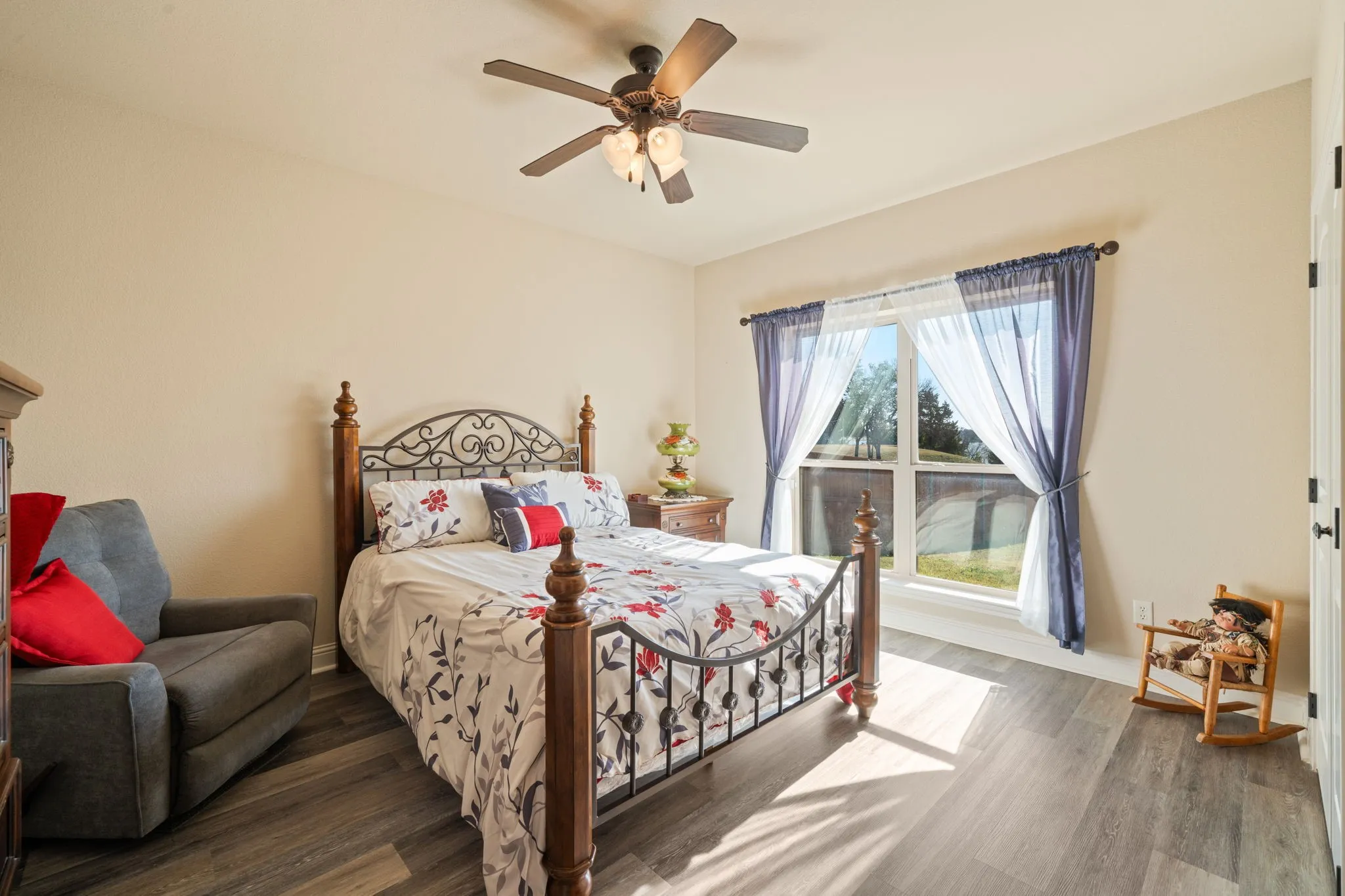 Single Family Residence For Sale in Ellis County , 155 Lakeshore Drive, Waxahachie, Texas 75165, 4 Bedroom, 3 Bathroom, 2 Garage spaces, 3,459 Sqft, built in 2008, Preowned, mls#21144075, Real Estate Agent in Waxahachie, Homes For Sale in Ellis county, Homes For Sale in Waxahachie, Realtor in Waxahachie Texas, Real Estate Brokerage Independent Realty Texas, Luminita Cordes Realtor