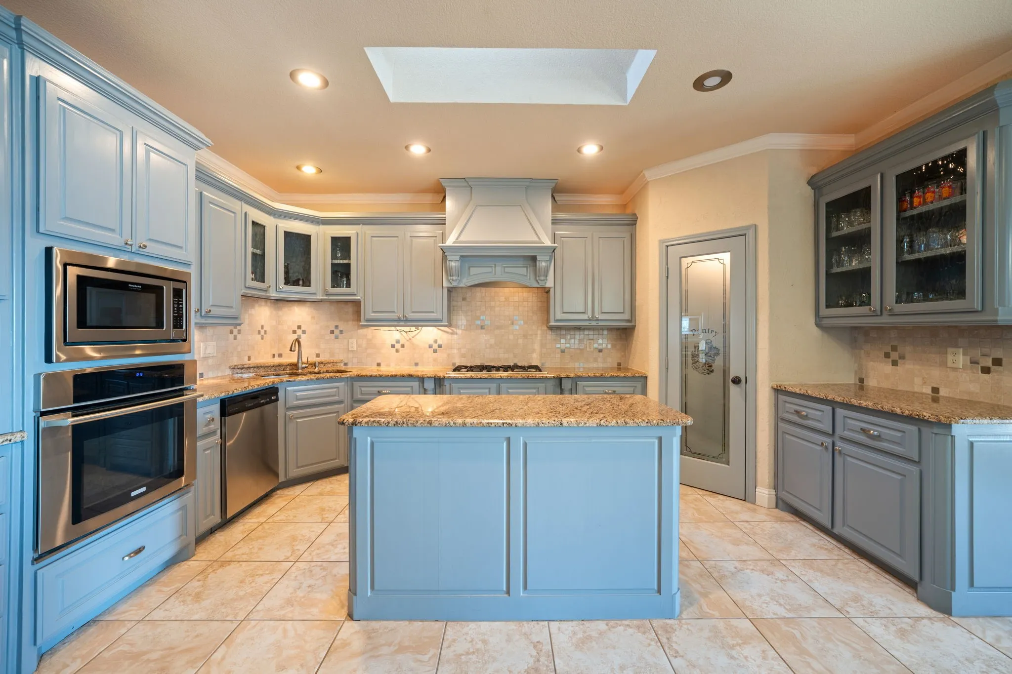 Single Family Residence For Sale in Ellis County , 155 Lakeshore Drive, Waxahachie, Texas 75165, 4 Bedroom, 3 Bathroom, 2 Garage spaces, 3,459 Sqft, built in 2008, Preowned, mls#21144075, Real Estate Agent in Waxahachie, Homes For Sale in Ellis county, Homes For Sale in Waxahachie, Realtor in Waxahachie Texas, Real Estate Brokerage Independent Realty Texas, Luminita Cordes Realtor