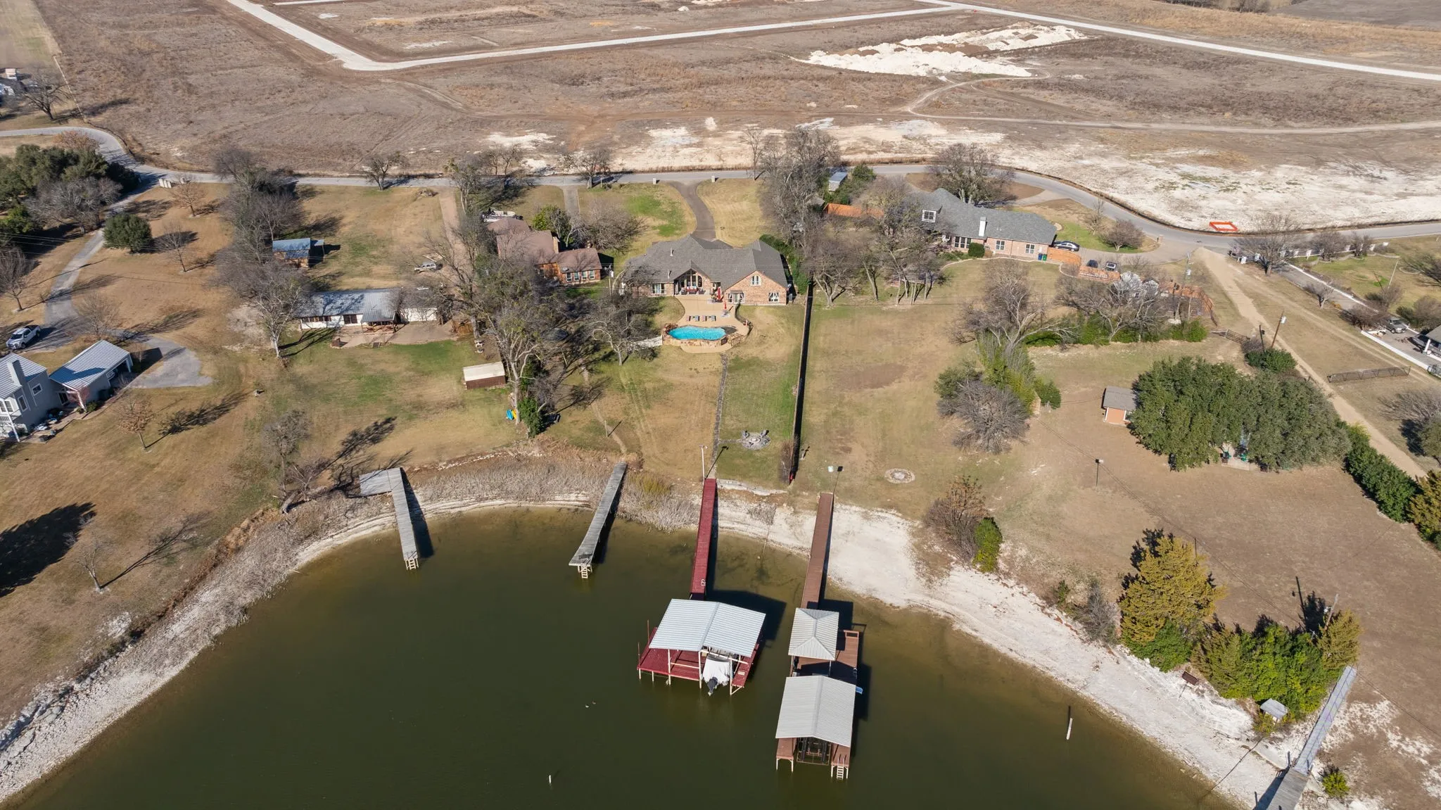 Single Family Residence For Sale in Ellis County , 155 Lakeshore Drive, Waxahachie, Texas 75165, 4 Bedroom, 3 Bathroom, 2 Garage spaces, 3,459 Sqft, built in 2008, Preowned, mls#21144075, Real Estate Agent in Waxahachie, Homes For Sale in Ellis county, Homes For Sale in Waxahachie, Realtor in Waxahachie Texas, Real Estate Brokerage Independent Realty Texas, Luminita Cordes Realtor