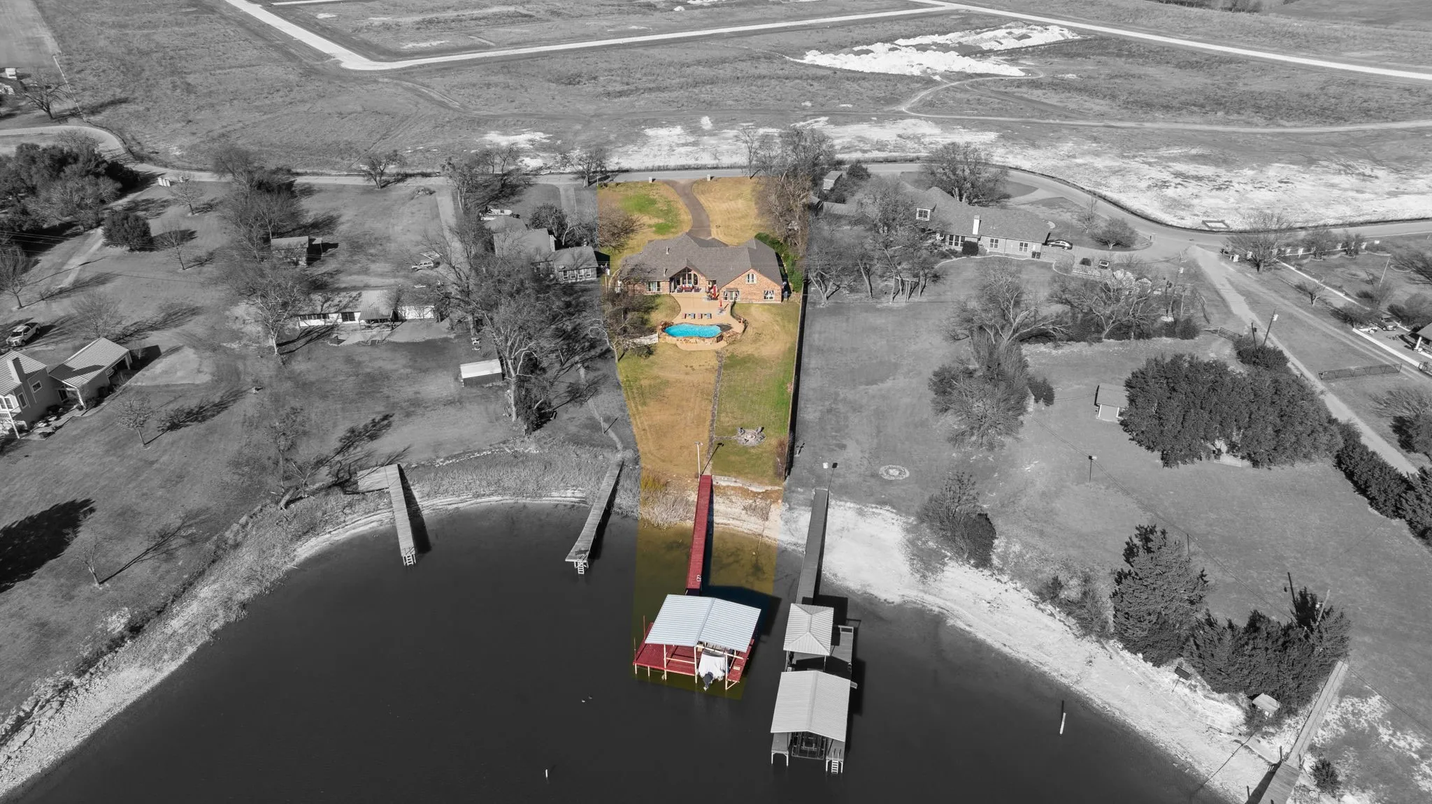 Single Family Residence For Sale in Ellis County , 155 Lakeshore Drive, Waxahachie, Texas 75165, 4 Bedroom, 3 Bathroom, 2 Garage spaces, 3,459 Sqft, built in 2008, Preowned, mls#21144075, Real Estate Agent in Waxahachie, Homes For Sale in Ellis county, Homes For Sale in Waxahachie, Realtor in Waxahachie Texas, Real Estate Brokerage Independent Realty Texas, Luminita Cordes Realtor
