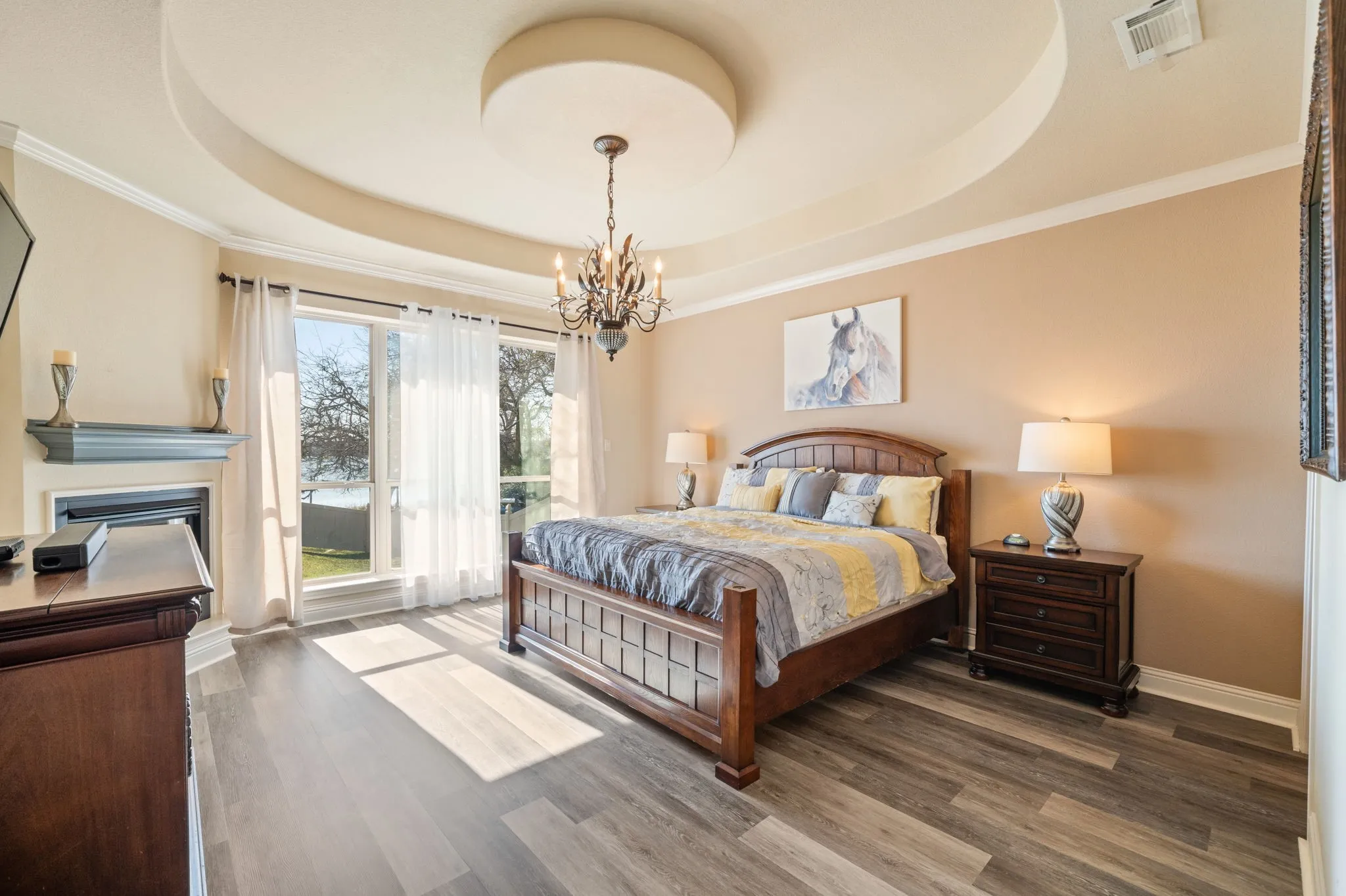 Single Family Residence For Sale in Ellis County , 155 Lakeshore Drive, Waxahachie, Texas 75165, 4 Bedroom, 3 Bathroom, 2 Garage spaces, 3,459 Sqft, built in 2008, Preowned, mls#21144075, Real Estate Agent in Waxahachie, Homes For Sale in Ellis county, Homes For Sale in Waxahachie, Realtor in Waxahachie Texas, Real Estate Brokerage Independent Realty Texas, Luminita Cordes Realtor