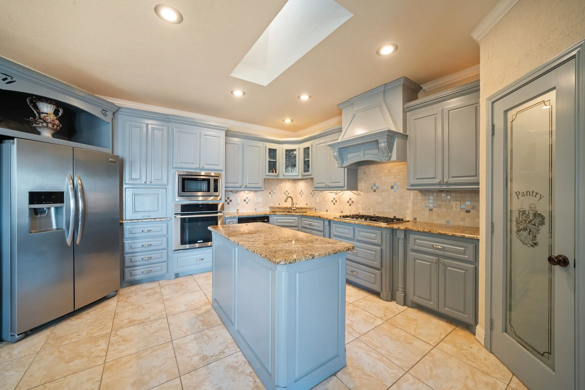 Single Family Residence For Sale in Ellis County , 155 Lakeshore Drive, Waxahachie, Texas 75165, 4 Bedroom, 3 Bathroom, 2 Garage spaces, 3,459 Sqft, built in 2008, Preowned, mls#21144075, Real Estate Agent in Waxahachie, Homes For Sale in Ellis county, Homes For Sale in Waxahachie, Realtor in Waxahachie Texas, Real Estate Brokerage Independent Realty Texas, Luminita Cordes Realtor