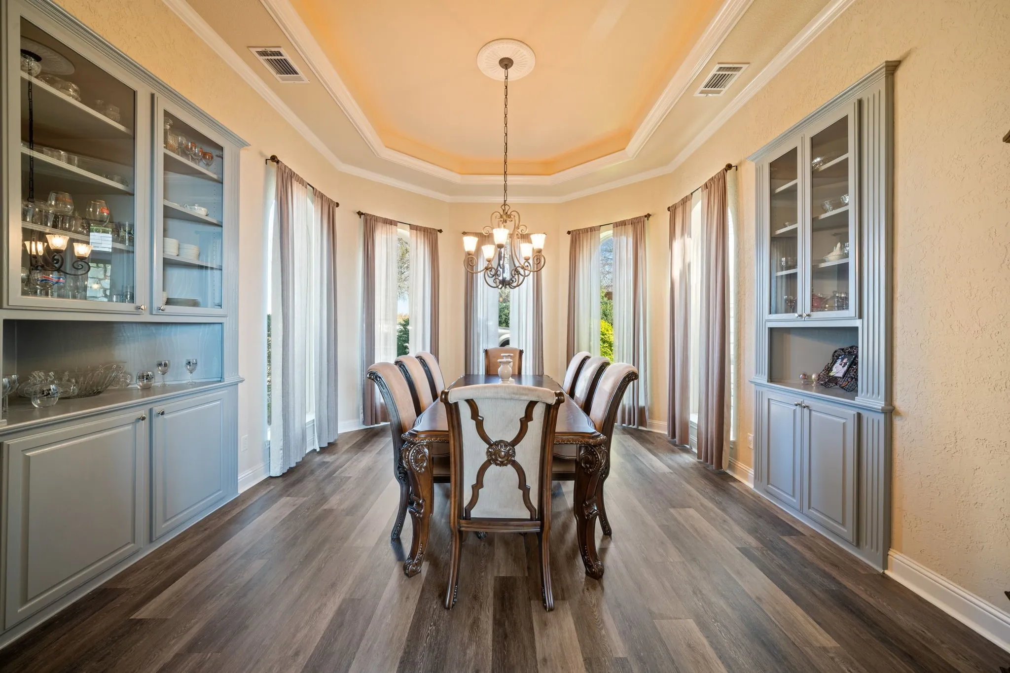 Single Family Residence For Sale in Ellis County , 155 Lakeshore Drive, Waxahachie, Texas 75165, 4 Bedroom, 3 Bathroom, 2 Garage spaces, 3,459 Sqft, built in 2008, Preowned, mls#21144075, Real Estate Agent in Waxahachie, Homes For Sale in Ellis county, Homes For Sale in Waxahachie, Realtor in Waxahachie Texas, Real Estate Brokerage Independent Realty Texas, Luminita Cordes Realtor