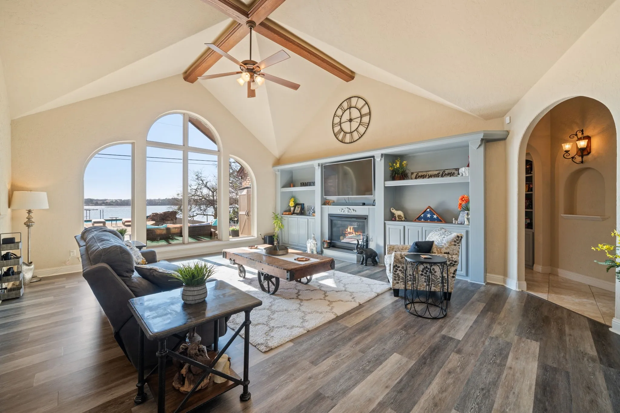 Single Family Residence For Sale in Ellis County , 155 Lakeshore Drive, Waxahachie, Texas 75165, 4 Bedroom, 3 Bathroom, 2 Garage spaces, 3,459 Sqft, built in 2008, Preowned, mls#21144075, Real Estate Agent in Waxahachie, Homes For Sale in Ellis county, Homes For Sale in Waxahachie, Realtor in Waxahachie Texas, Real Estate Brokerage Independent Realty Texas, Luminita Cordes Realtor