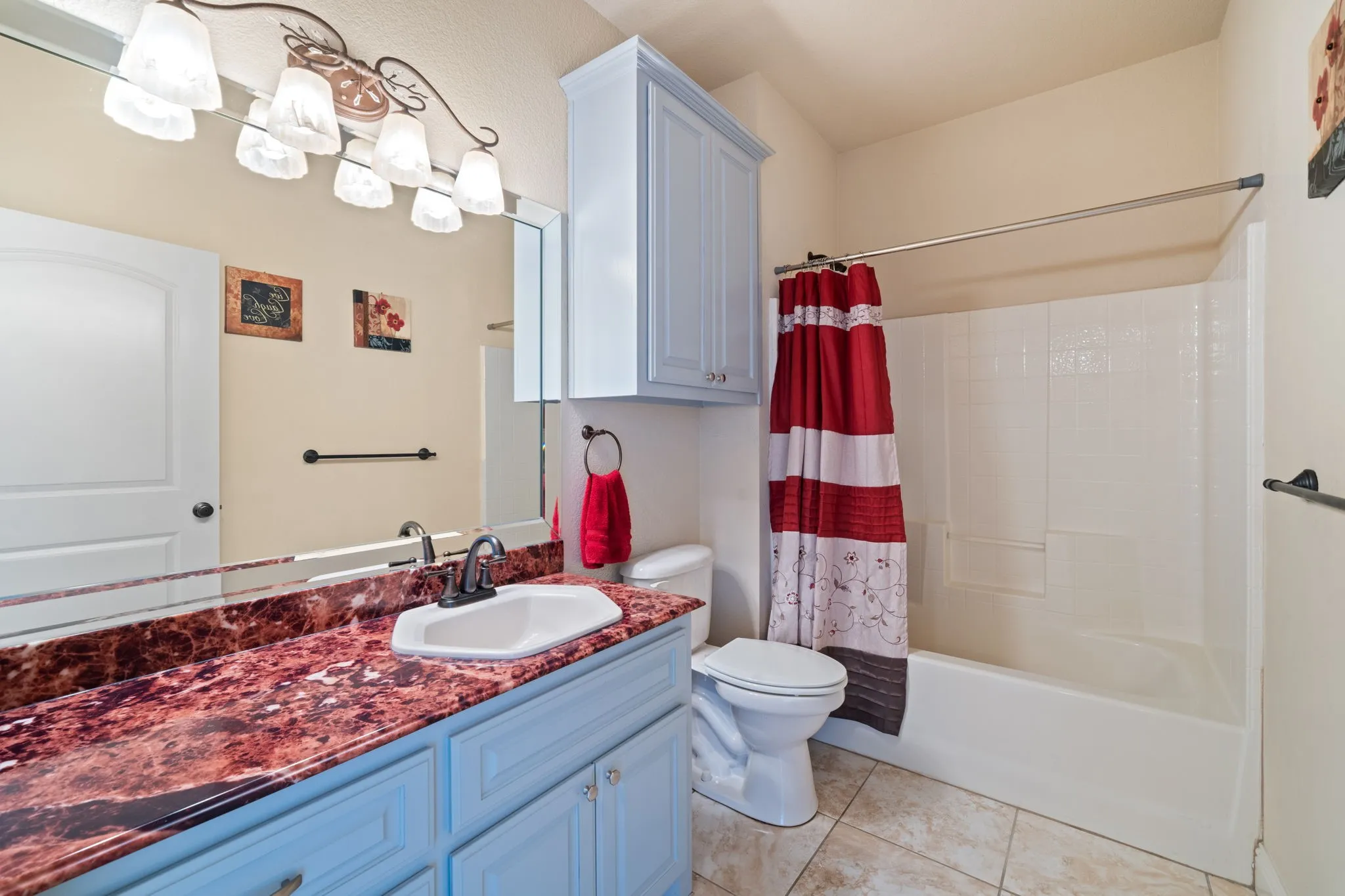 Single Family Residence For Sale in Ellis County , 155 Lakeshore Drive, Waxahachie, Texas 75165, 4 Bedroom, 3 Bathroom, 2 Garage spaces, 3,459 Sqft, built in 2008, Preowned, mls#21144075, Real Estate Agent in Waxahachie, Homes For Sale in Ellis county, Homes For Sale in Waxahachie, Realtor in Waxahachie Texas, Real Estate Brokerage Independent Realty Texas, Luminita Cordes Realtor