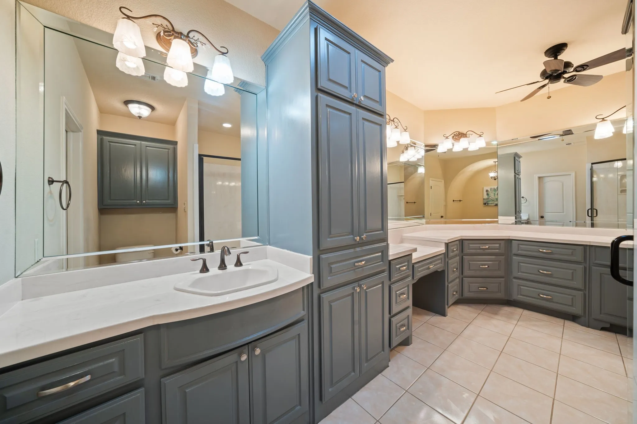 Single Family Residence For Sale in Ellis County , 155 Lakeshore Drive, Waxahachie, Texas 75165, 4 Bedroom, 3 Bathroom, 2 Garage spaces, 3,459 Sqft, built in 2008, Preowned, mls#21144075, Real Estate Agent in Waxahachie, Homes For Sale in Ellis county, Homes For Sale in Waxahachie, Realtor in Waxahachie Texas, Real Estate Brokerage Independent Realty Texas, Luminita Cordes Realtor