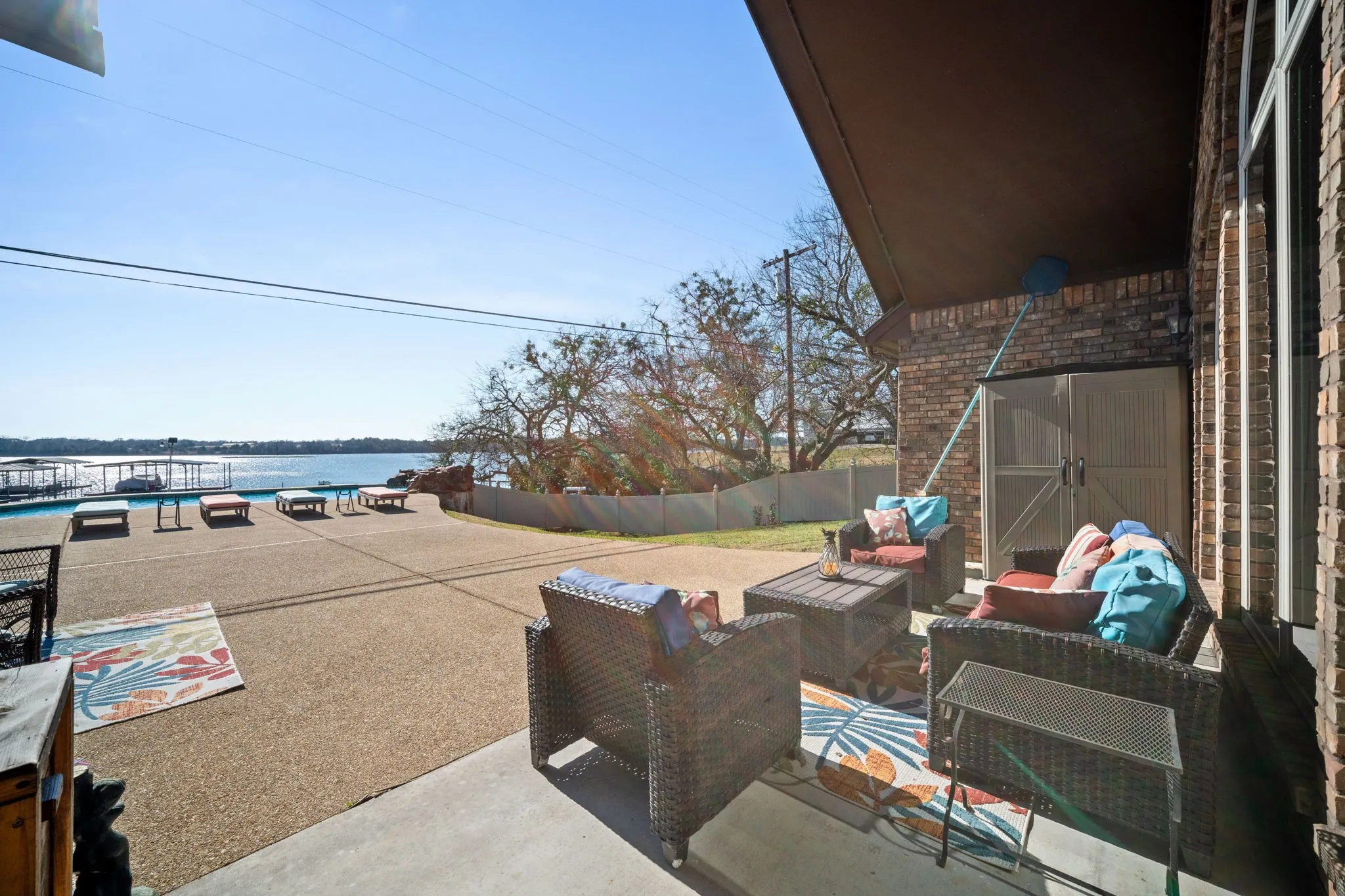 Single Family Residence For Sale in Ellis County , 155 Lakeshore Drive, Waxahachie, Texas 75165, 4 Bedroom, 3 Bathroom, 2 Garage spaces, 3,459 Sqft, built in 2008, Preowned, mls#21144075, Real Estate Agent in Waxahachie, Homes For Sale in Ellis county, Homes For Sale in Waxahachie, Realtor in Waxahachie Texas, Real Estate Brokerage Independent Realty Texas, Luminita Cordes Realtor