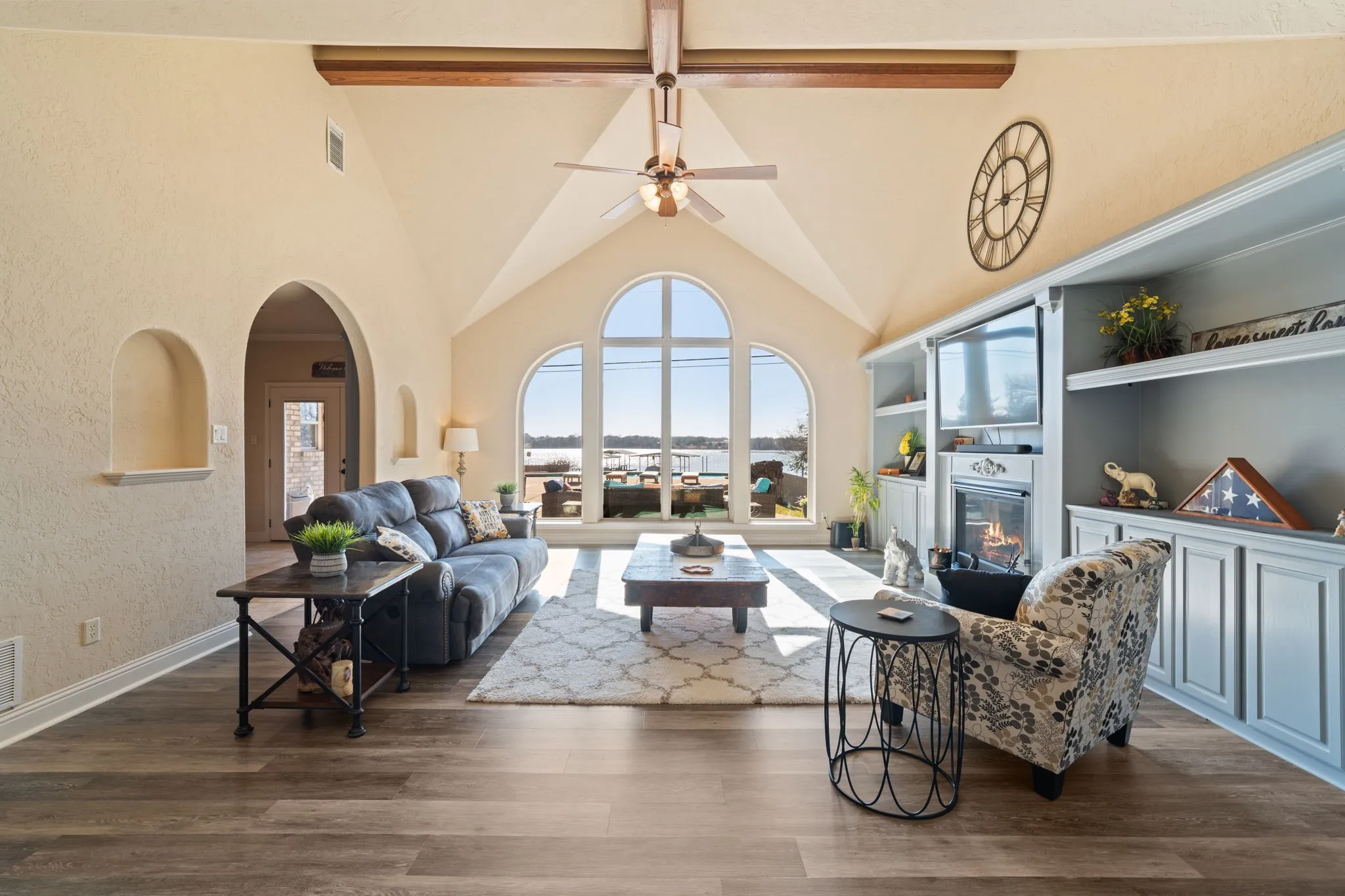 Single Family Residence For Sale in Ellis County , 155 Lakeshore Drive, Waxahachie, Texas 75165, 4 Bedroom, 3 Bathroom, 2 Garage spaces, 3,459 Sqft, built in 2008, Preowned, mls#21144075, Real Estate Agent in Waxahachie, Homes For Sale in Ellis county, Homes For Sale in Waxahachie, Realtor in Waxahachie Texas, Real Estate Brokerage Independent Realty Texas, Luminita Cordes Realtor