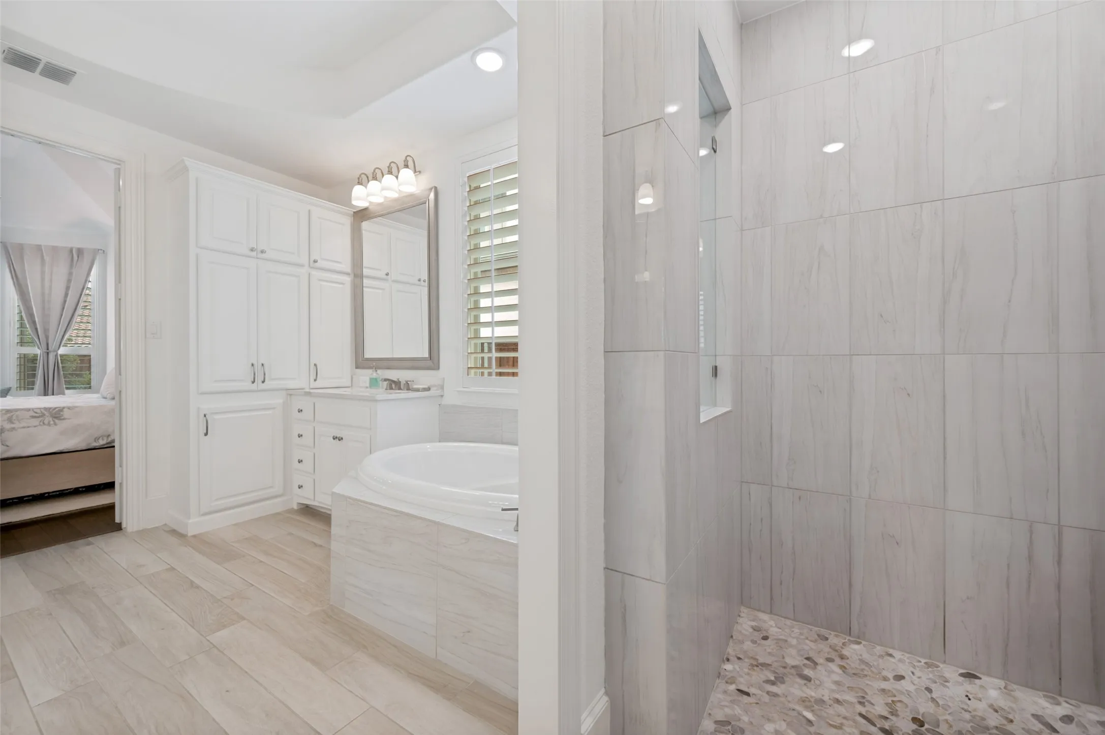 Single Family Residence For Sale in Denton County , 4059 Marble Hill Road, Frisco, Texas 75034, 5 Bedrooms, 7 Bathrooms, 3 Garage spaces, 4,414 Sqft, built in 2018, Preowned, Price $1,525,000, mls#21146721, Real Estate Agent in Frisco, Homes For Sale in Denton county, Homes For Sale in Frisco, Realtor in Frisco Texas, Real Estate Brokerage Independent Realty Texas, Luminita Cordes Realtor