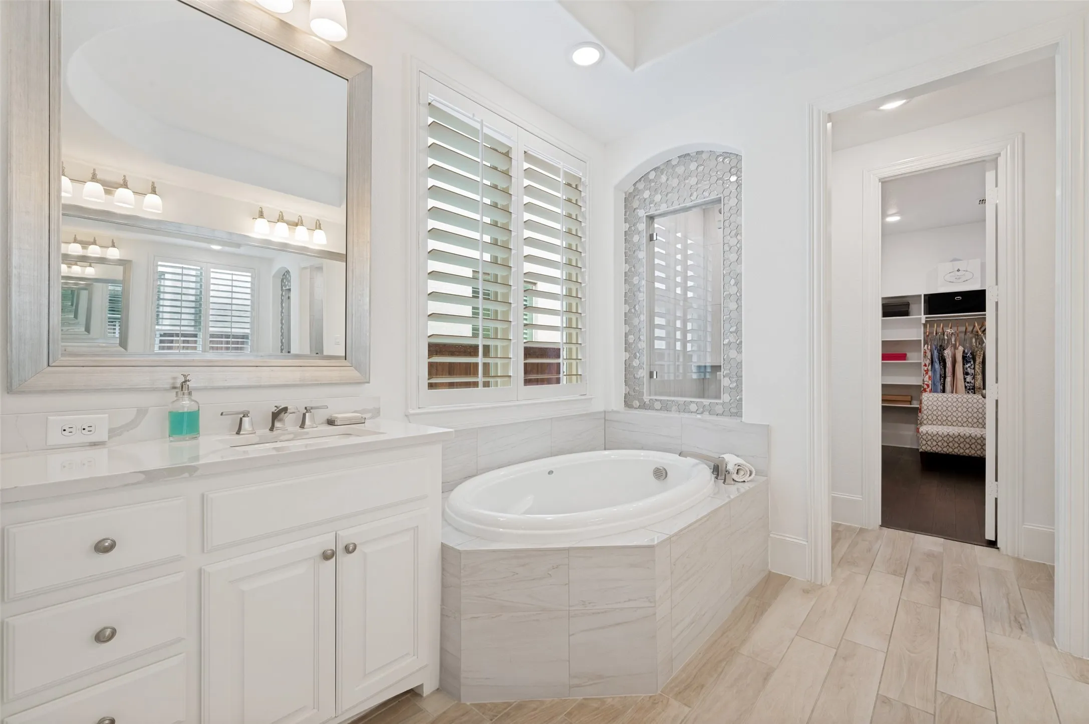 Single Family Residence For Sale in Denton County , 4059 Marble Hill Road, Frisco, Texas 75034, 5 Bedrooms, 7 Bathrooms, 3 Garage spaces, 4,414 Sqft, built in 2018, Preowned, Price $1,525,000, mls#21146721, Real Estate Agent in Frisco, Homes For Sale in Denton county, Homes For Sale in Frisco, Realtor in Frisco Texas, Real Estate Brokerage Independent Realty Texas, Luminita Cordes Realtor