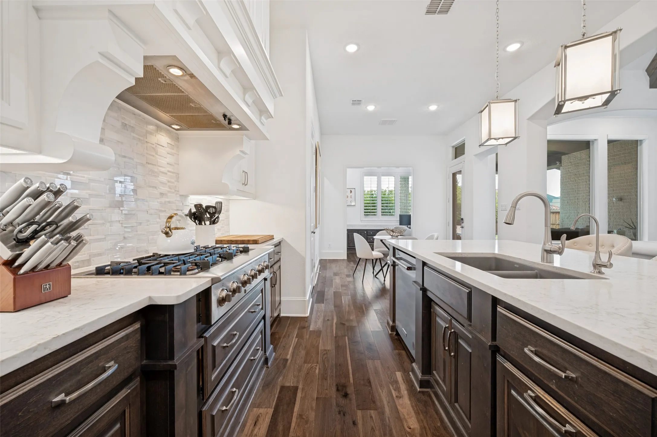 Single Family Residence For Sale in Denton County , 4059 Marble Hill Road, Frisco, Texas 75034, 5 Bedrooms, 7 Bathrooms, 3 Garage spaces, 4,414 Sqft, built in 2018, Preowned, Price $1,525,000, mls#21146721, Real Estate Agent in Frisco, Homes For Sale in Denton county, Homes For Sale in Frisco, Realtor in Frisco Texas, Real Estate Brokerage Independent Realty Texas, Luminita Cordes Realtor