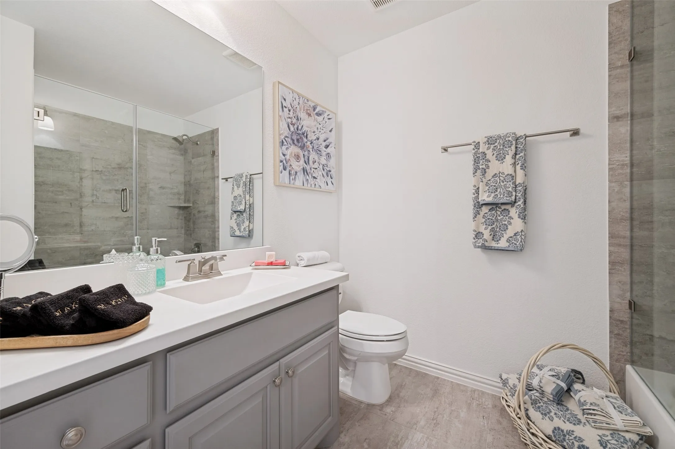 Single Family Residence For Sale in Denton County , 4059 Marble Hill Road, Frisco, Texas 75034, 5 Bedrooms, 7 Bathrooms, 3 Garage spaces, 4,414 Sqft, built in 2018, Preowned, Price $1,525,000, mls#21146721, Real Estate Agent in Frisco, Homes For Sale in Denton county, Homes For Sale in Frisco, Realtor in Frisco Texas, Real Estate Brokerage Independent Realty Texas, Luminita Cordes Realtor