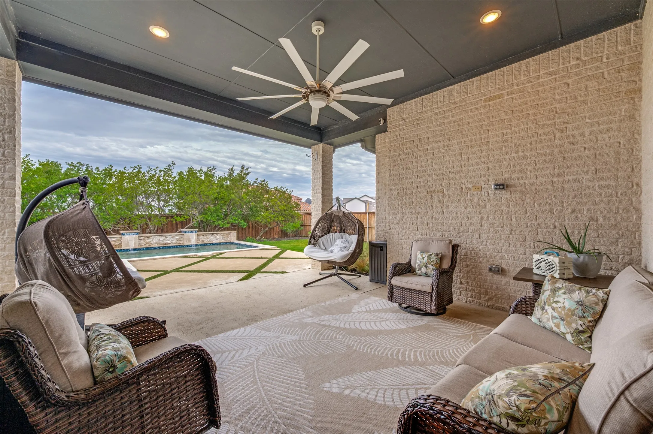 Single Family Residence For Sale in Denton County , 4059 Marble Hill Road, Frisco, Texas 75034, 5 Bedrooms, 7 Bathrooms, 3 Garage spaces, 4,414 Sqft, built in 2018, Preowned, Price $1,525,000, mls#21146721, Real Estate Agent in Frisco, Homes For Sale in Denton county, Homes For Sale in Frisco, Realtor in Frisco Texas, Real Estate Brokerage Independent Realty Texas, Luminita Cordes Realtor