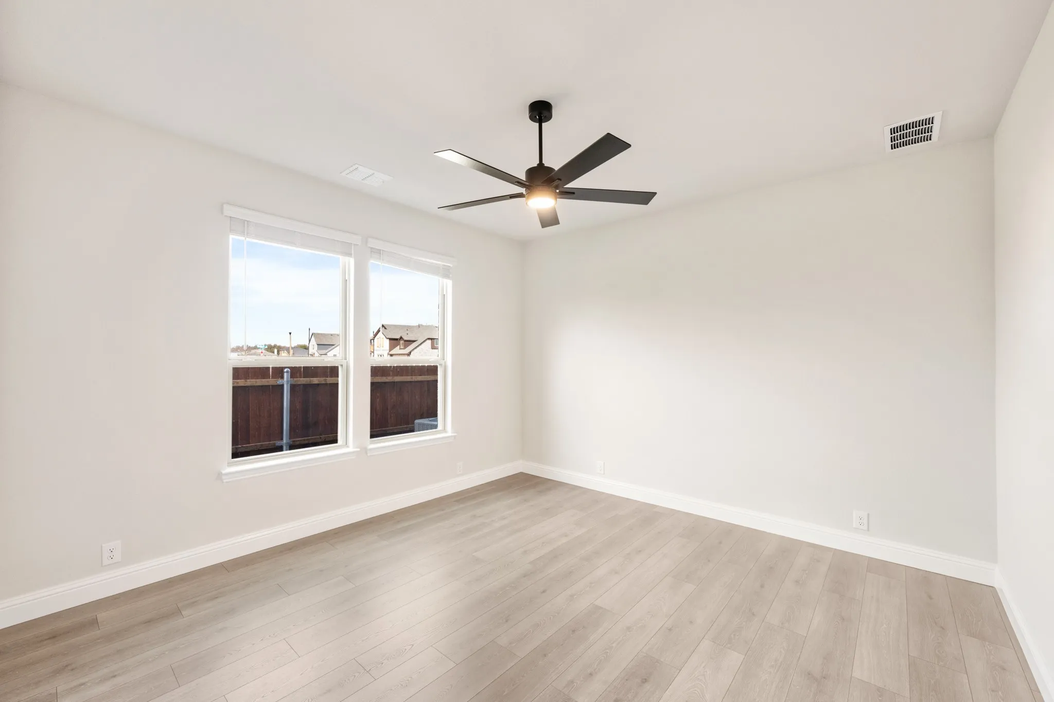 Single Family Residence For Sale in Denton County , 3205 Emerald Trace Drive, Denton, Texas 76226, 5 Bedroom, 4 Bathroom, 2 Garage spaces, 3,558 Sqft, built in 2026, New Construction - Complete, mls#21147544, Real Estate Agent in Denton, Homes For Sale in Denton county, Homes For Sale in Denton, Realtor in Denton Texas, Real Estate Brokerage Independent Realty Texas, Luminita Cordes Realtor