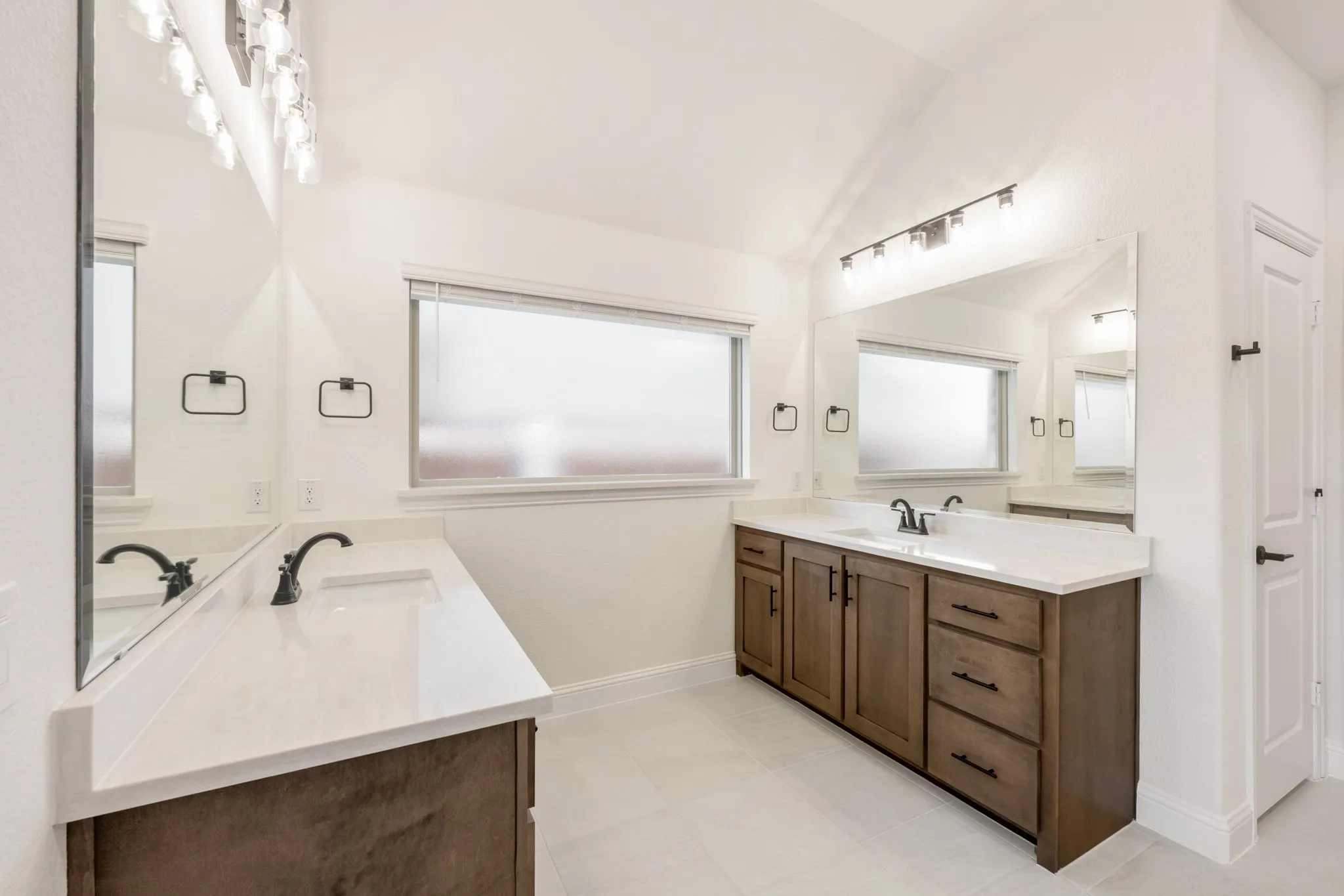 Single Family Residence For Sale in Denton County , 3208 Emerald Trace Drive, Denton, Texas 76226, 5 Bedroom, 5 Bathroom, 2 Garage spaces, 4,226 Sqft, built in 2026, New Construction - Complete, mls#21147593, Real Estate Agent in Denton, Homes For Sale in Denton county, Homes For Sale in Denton, Realtor in Denton Texas, Real Estate Brokerage Independent Realty Texas, Luminita Cordes Realtor