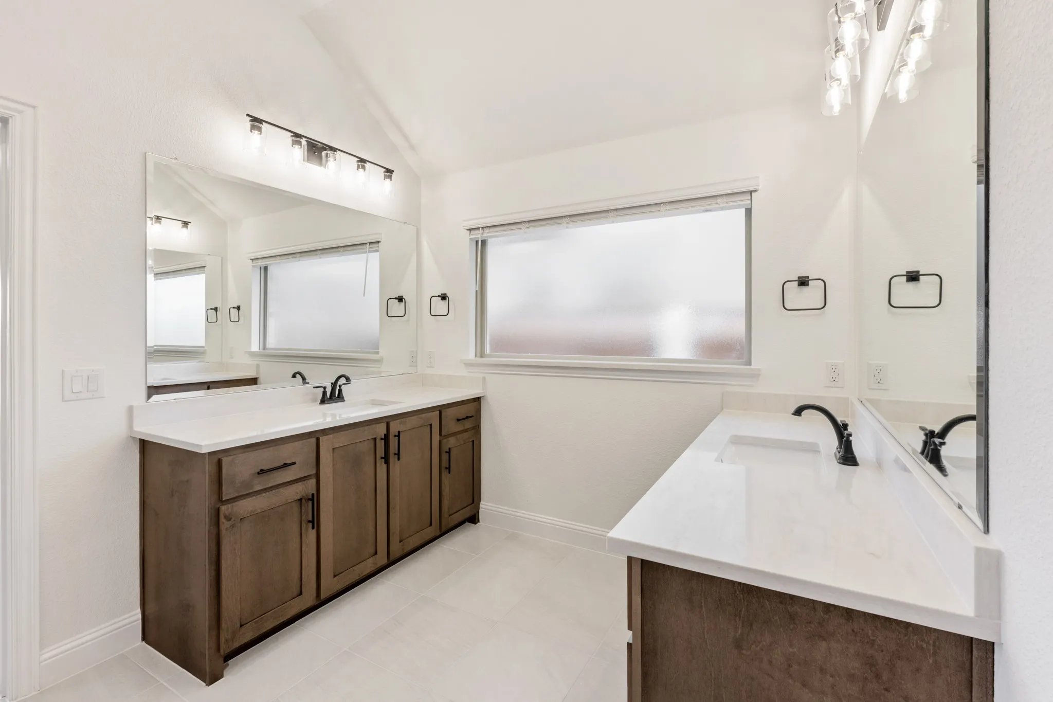 Single Family Residence For Sale in Denton County , 3208 Emerald Trace Drive, Denton, Texas 76226, 5 Bedroom, 5 Bathroom, 2 Garage spaces, 4,226 Sqft, built in 2026, New Construction - Complete, mls#21147593, Real Estate Agent in Denton, Homes For Sale in Denton county, Homes For Sale in Denton, Realtor in Denton Texas, Real Estate Brokerage Independent Realty Texas, Luminita Cordes Realtor