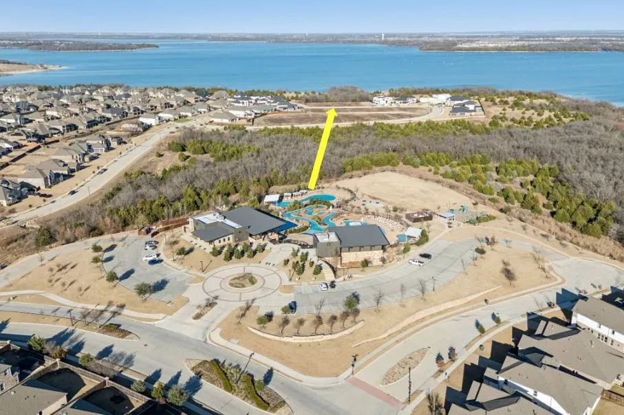 Lots are in close proximity to Club Inspiration pools and gyms
