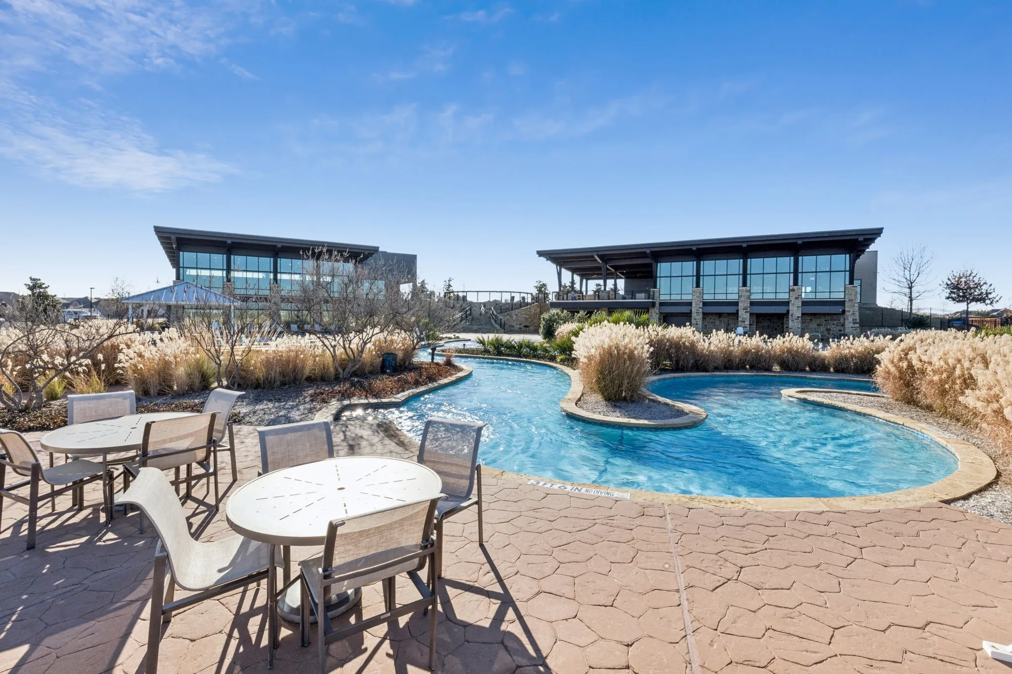 Pool with lazy river
