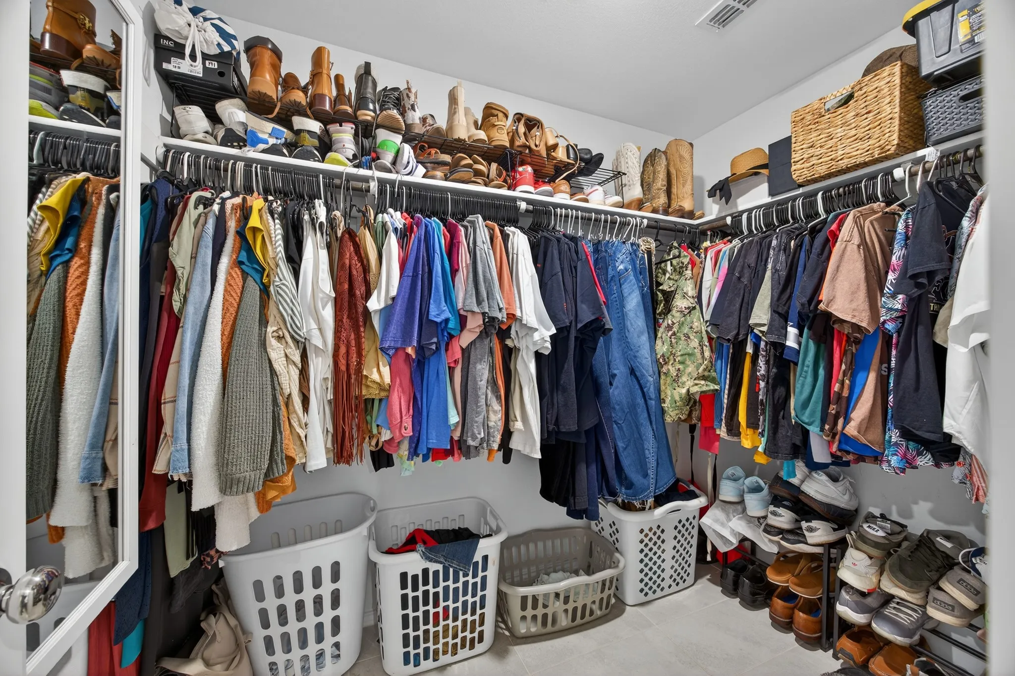 View of spacious​​‌​​​​‌​​‌‌​‌‌​​​‌‌​‌​‌​‌​​​‌​​ closet