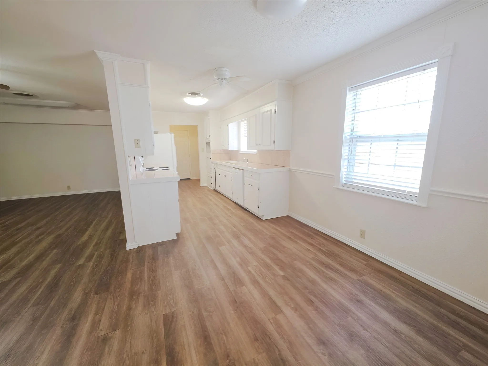Single Family Residence For Sale in Hopkins County , 600 Plano Street, Sulphur Springs, Texas 75482, 3 Bedroom, 2 Bathroom, 2 Garage spaces, 1,887 Sqft, built in 1963, mls#21145132, Real Estate Agent in Sulphur Springs, Homes For Sale in Hopkins county, Homes For Sale in Sulphur Springs, Realtor in Sulphur Springs Texas, Real Estate Brokerage Independent Realty Texas, Luminita Cordes Realtor