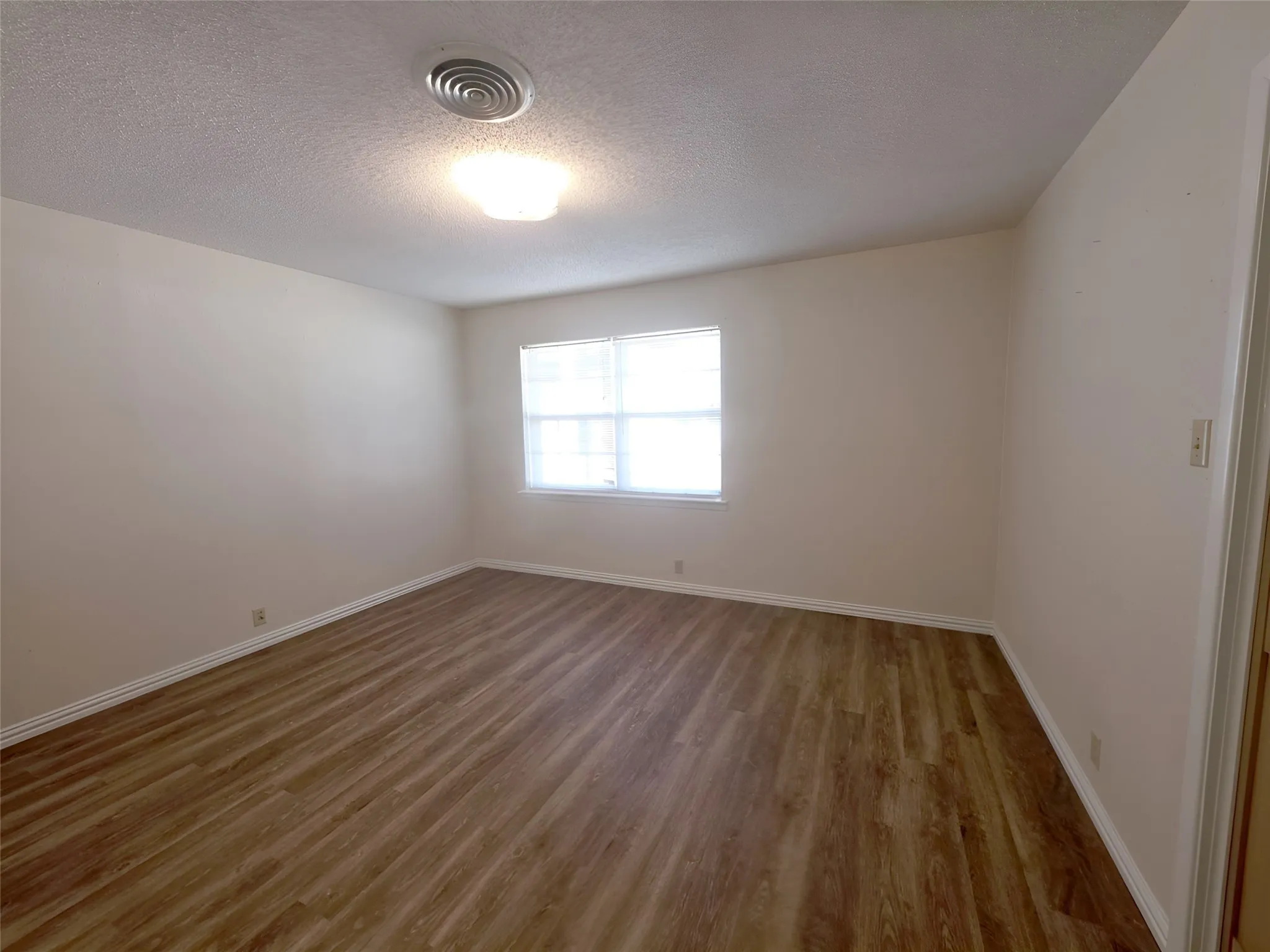 Single Family Residence For Sale in Hopkins County , 600 Plano Street, Sulphur Springs, Texas 75482, 3 Bedroom, 2 Bathroom, 2 Garage spaces, 1,887 Sqft, built in 1963, mls#21145132, Real Estate Agent in Sulphur Springs, Homes For Sale in Hopkins county, Homes For Sale in Sulphur Springs, Realtor in Sulphur Springs Texas, Real Estate Brokerage Independent Realty Texas, Luminita Cordes Realtor