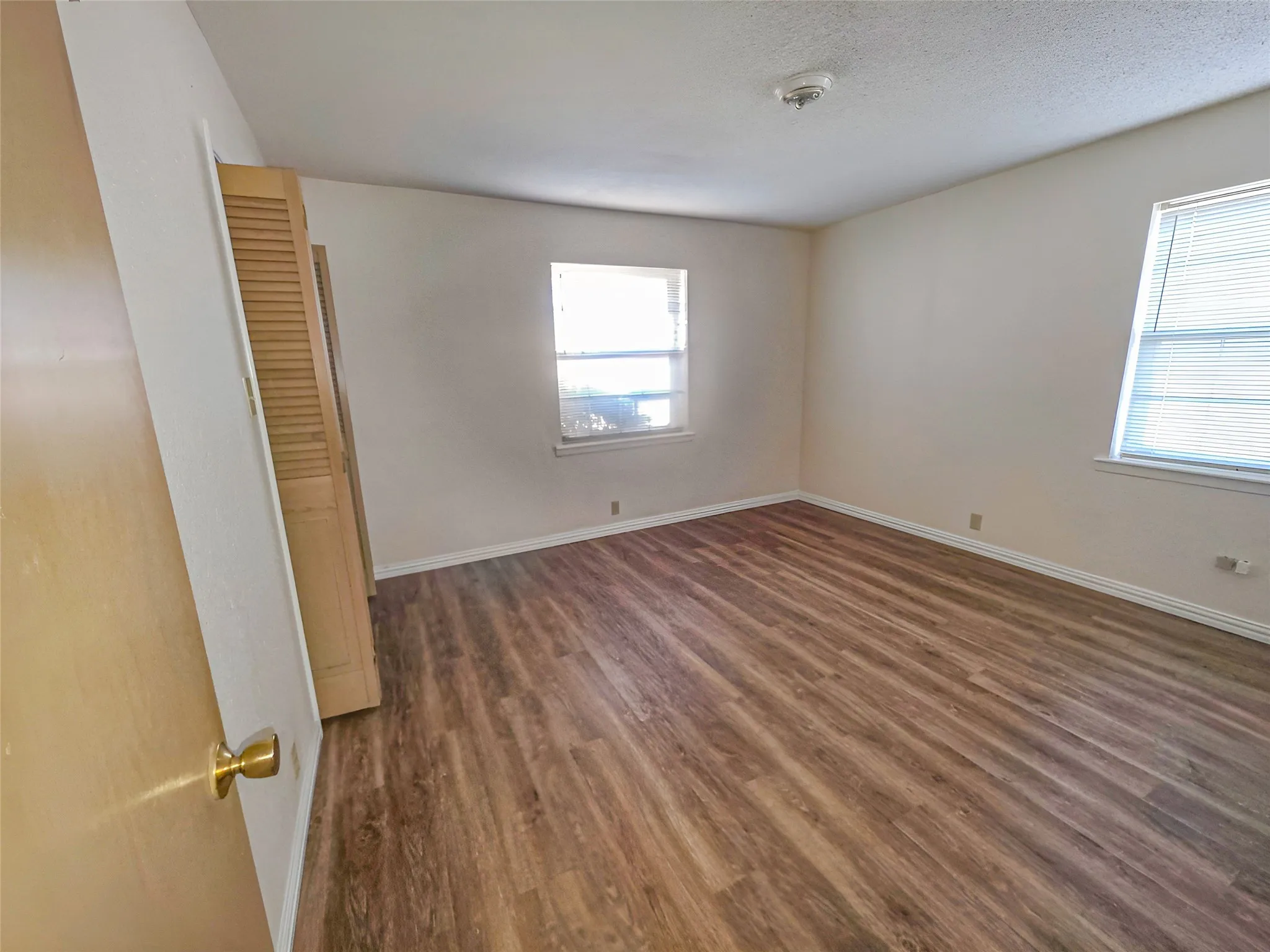 Single Family Residence For Sale in Hopkins County , 600 Plano Street, Sulphur Springs, Texas 75482, 3 Bedroom, 2 Bathroom, 2 Garage spaces, 1,887 Sqft, built in 1963, mls#21145132, Real Estate Agent in Sulphur Springs, Homes For Sale in Hopkins county, Homes For Sale in Sulphur Springs, Realtor in Sulphur Springs Texas, Real Estate Brokerage Independent Realty Texas, Luminita Cordes Realtor