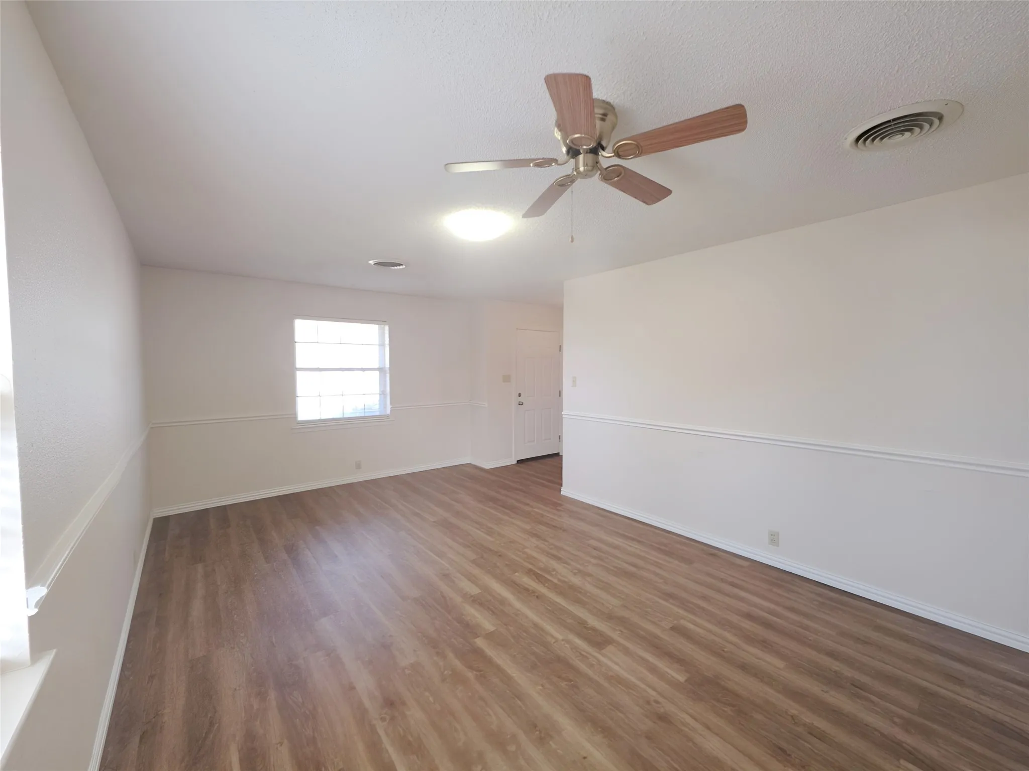 Single Family Residence For Sale in Hopkins County , 600 Plano Street, Sulphur Springs, Texas 75482, 3 Bedroom, 2 Bathroom, 2 Garage spaces, 1,887 Sqft, built in 1963, mls#21145132, Real Estate Agent in Sulphur Springs, Homes For Sale in Hopkins county, Homes For Sale in Sulphur Springs, Realtor in Sulphur Springs Texas, Real Estate Brokerage Independent Realty Texas, Luminita Cordes Realtor