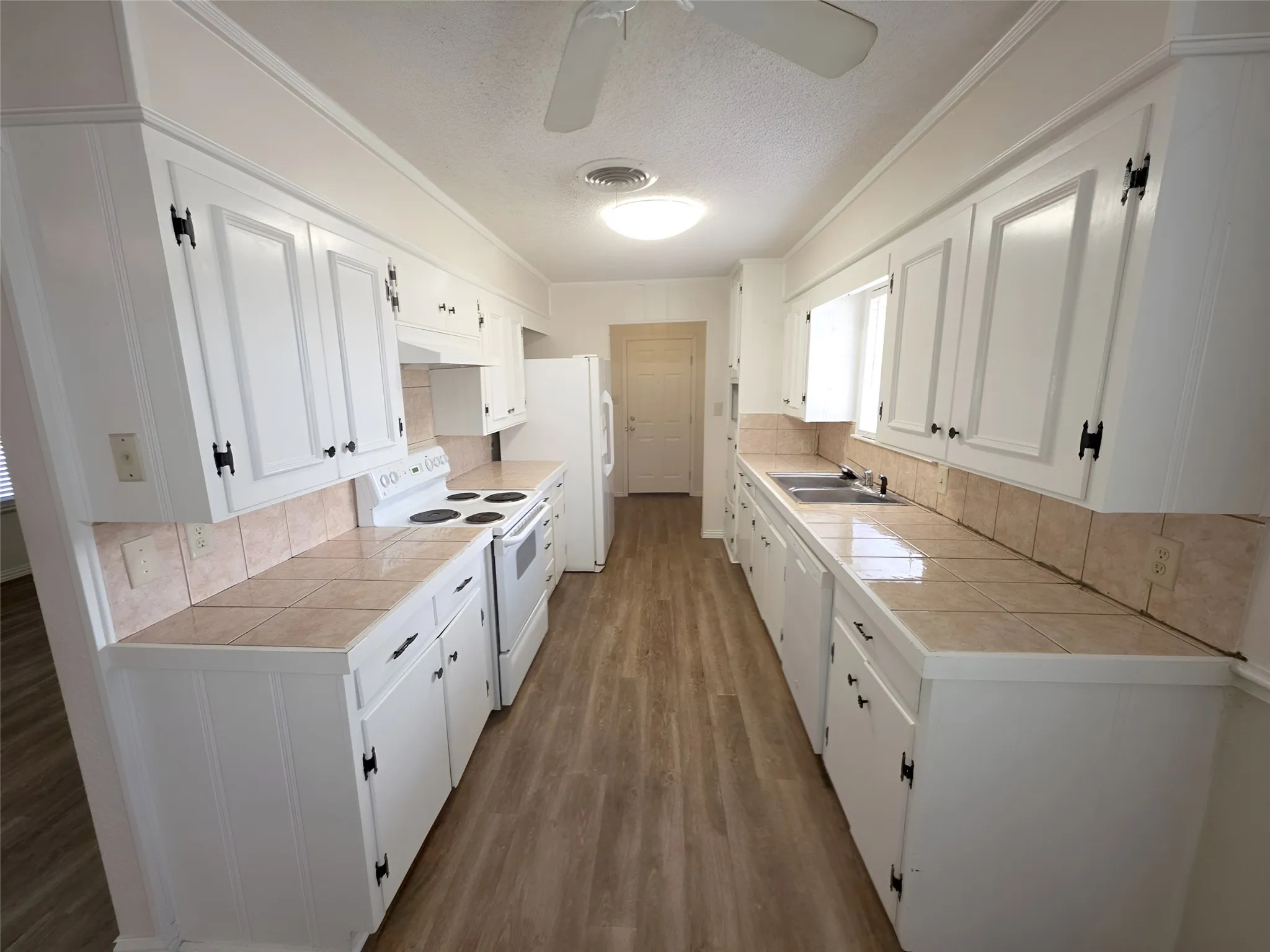Single Family Residence For Sale in Hopkins County , 600 Plano Street, Sulphur Springs, Texas 75482, 3 Bedroom, 2 Bathroom, 2 Garage spaces, 1,887 Sqft, built in 1963, mls#21145132, Real Estate Agent in Sulphur Springs, Homes For Sale in Hopkins county, Homes For Sale in Sulphur Springs, Realtor in Sulphur Springs Texas, Real Estate Brokerage Independent Realty Texas, Luminita Cordes Realtor
