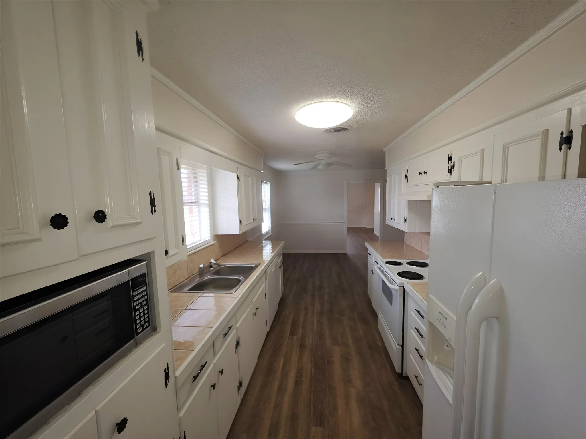 Single Family Residence For Sale in Hopkins County , 600 Plano Street, Sulphur Springs, Texas 75482, 3 Bedroom, 2 Bathroom, 2 Garage spaces, 1,887 Sqft, built in 1963, mls#21145132, Real Estate Agent in Sulphur Springs, Homes For Sale in Hopkins county, Homes For Sale in Sulphur Springs, Realtor in Sulphur Springs Texas, Real Estate Brokerage Independent Realty Texas, Luminita Cordes Realtor