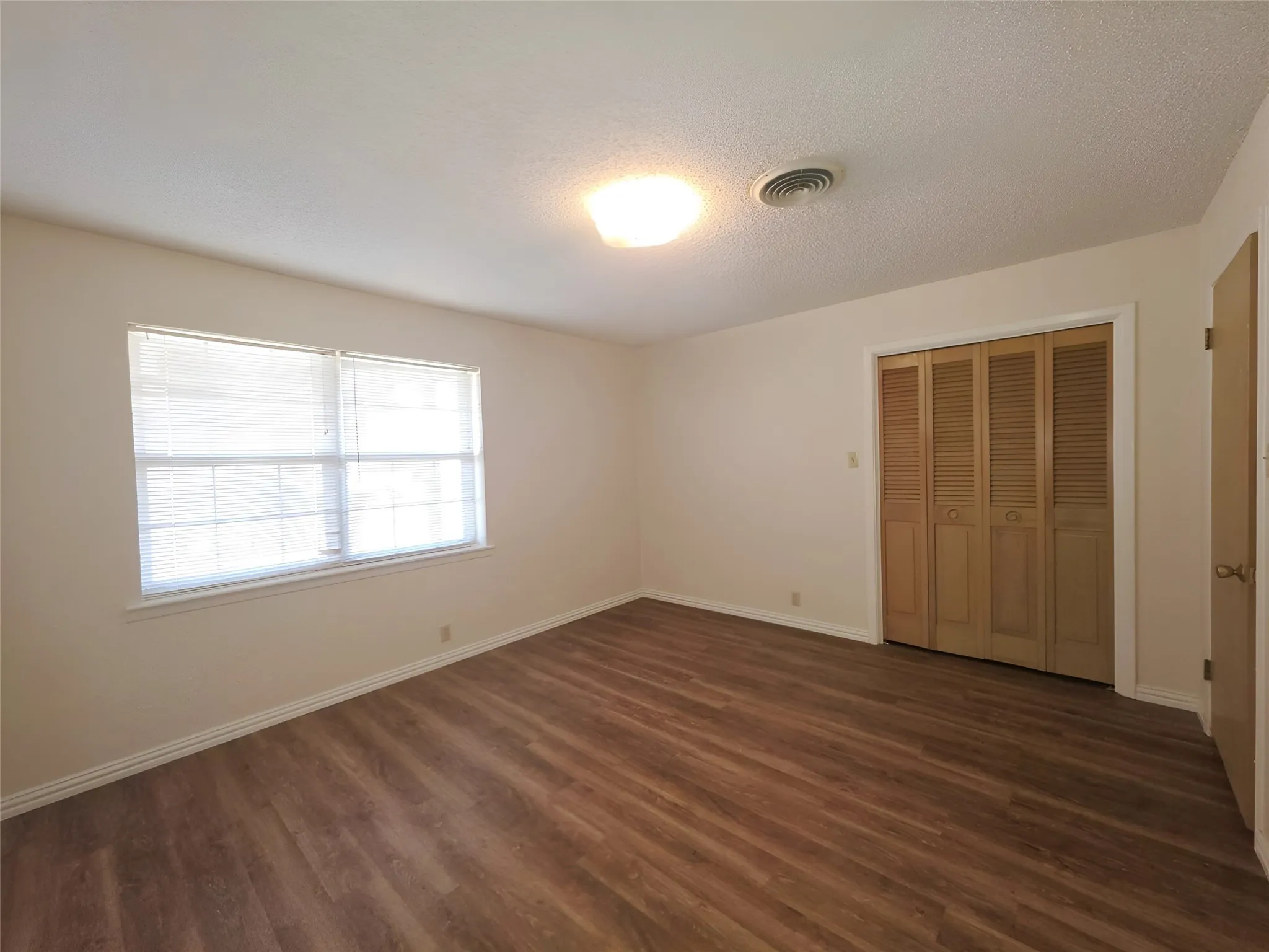 Single Family Residence For Sale in Hopkins County , 600 Plano Street, Sulphur Springs, Texas 75482, 3 Bedroom, 2 Bathroom, 2 Garage spaces, 1,887 Sqft, built in 1963, mls#21145132, Real Estate Agent in Sulphur Springs, Homes For Sale in Hopkins county, Homes For Sale in Sulphur Springs, Realtor in Sulphur Springs Texas, Real Estate Brokerage Independent Realty Texas, Luminita Cordes Realtor