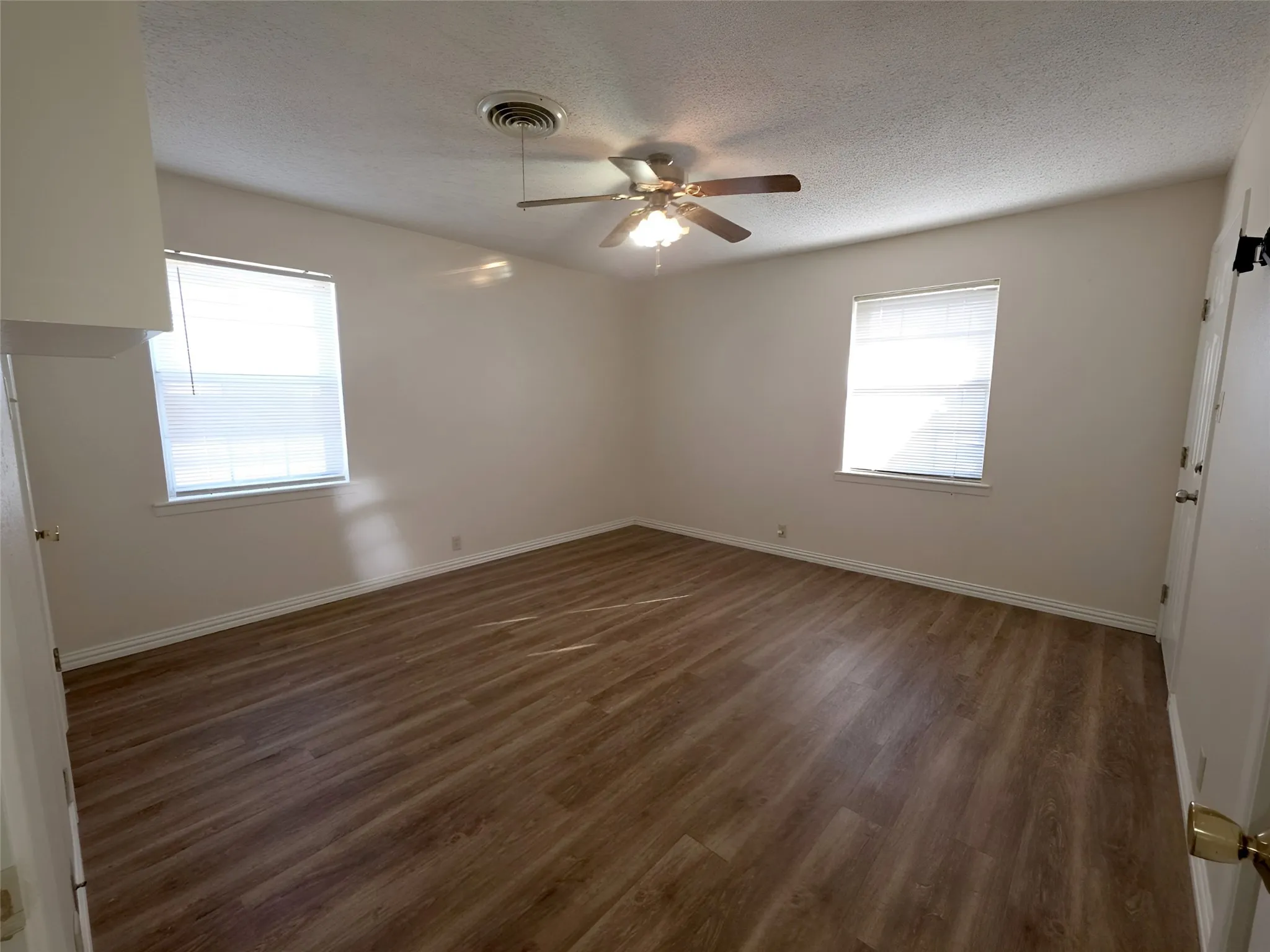 Single Family Residence For Sale in Hopkins County , 600 Plano Street, Sulphur Springs, Texas 75482, 3 Bedroom, 2 Bathroom, 2 Garage spaces, 1,887 Sqft, built in 1963, mls#21145132, Real Estate Agent in Sulphur Springs, Homes For Sale in Hopkins county, Homes For Sale in Sulphur Springs, Realtor in Sulphur Springs Texas, Real Estate Brokerage Independent Realty Texas, Luminita Cordes Realtor
