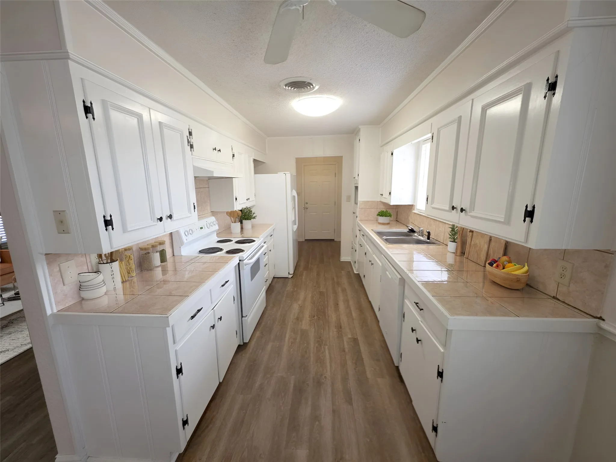 Single Family Residence For Sale in Hopkins County , 600 Plano Street, Sulphur Springs, Texas 75482, 3 Bedroom, 2 Bathroom, 2 Garage spaces, 1,887 Sqft, built in 1963, mls#21145132, Real Estate Agent in Sulphur Springs, Homes For Sale in Hopkins county, Homes For Sale in Sulphur Springs, Realtor in Sulphur Springs Texas, Real Estate Brokerage Independent Realty Texas, Luminita Cordes Realtor