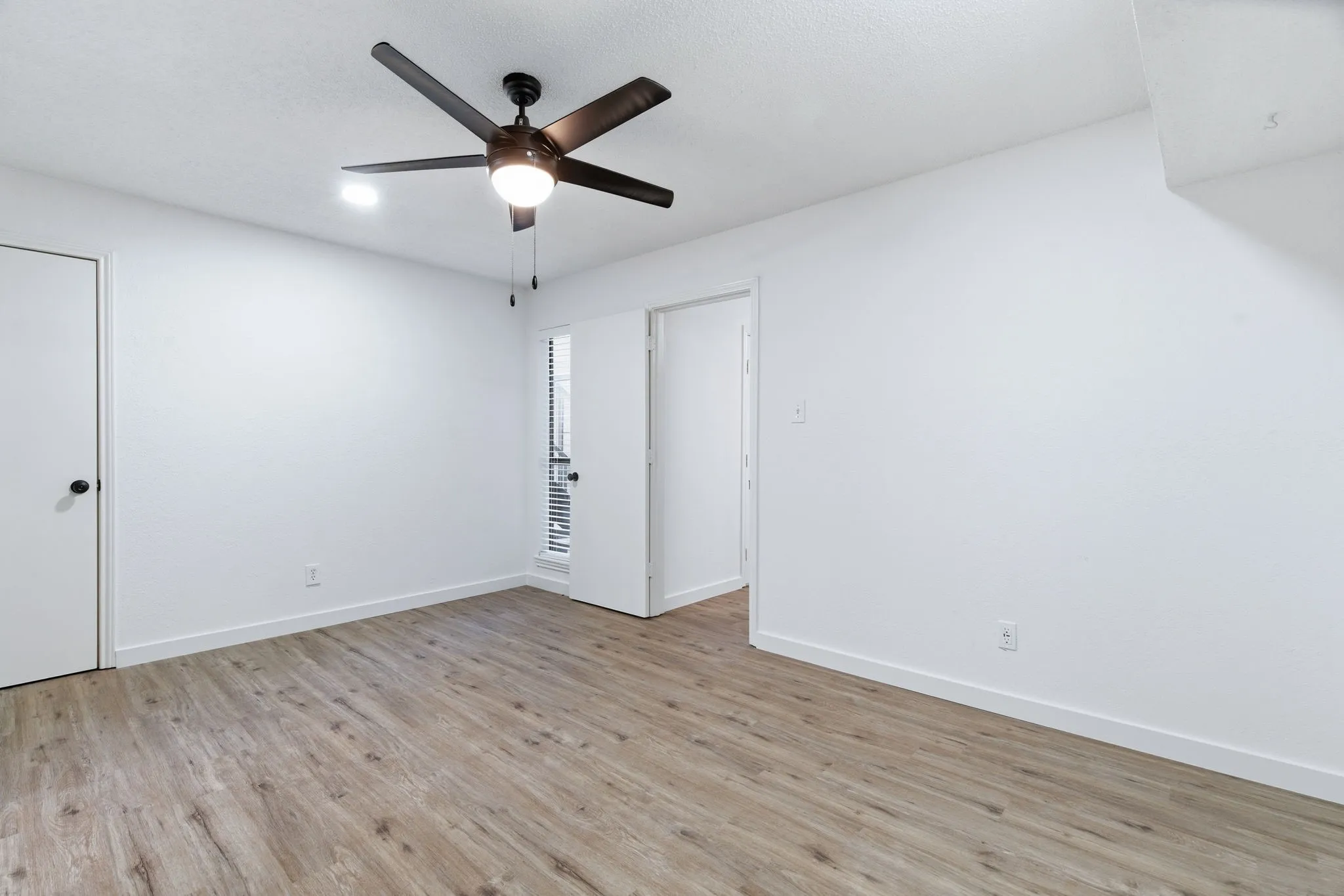 Apartment For Sale in Tarrant County , 3101 Sondra Drive 201-A, Fort Worth, Texas 76107, 1 Bedroom, 1 Bathroom, Garage spaces, 0 Sqft, built in 1981, Preowned, mls#21144625, Real Estate Agent in Fort Worth, Homes For Sale in Tarrant county, Homes For Sale in Fort Worth, Realtor in Fort Worth Texas, Real Estate Brokerage Independent Realty Texas, Luminita Cordes Realtor