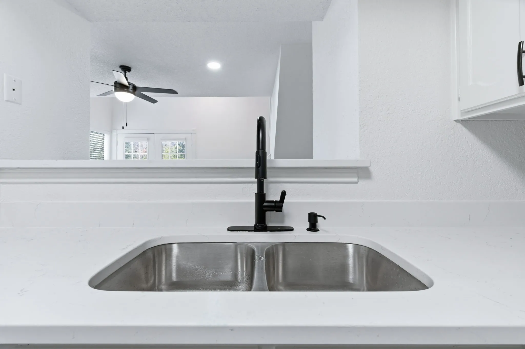 Apartment For Sale in Tarrant County , 3101 Sondra Drive 201-A, Fort Worth, Texas 76107, 1 Bedroom, 1 Bathroom, Garage spaces, 0 Sqft, built in 1981, Preowned, mls#21144625, Real Estate Agent in Fort Worth, Homes For Sale in Tarrant county, Homes For Sale in Fort Worth, Realtor in Fort Worth Texas, Real Estate Brokerage Independent Realty Texas, Luminita Cordes Realtor